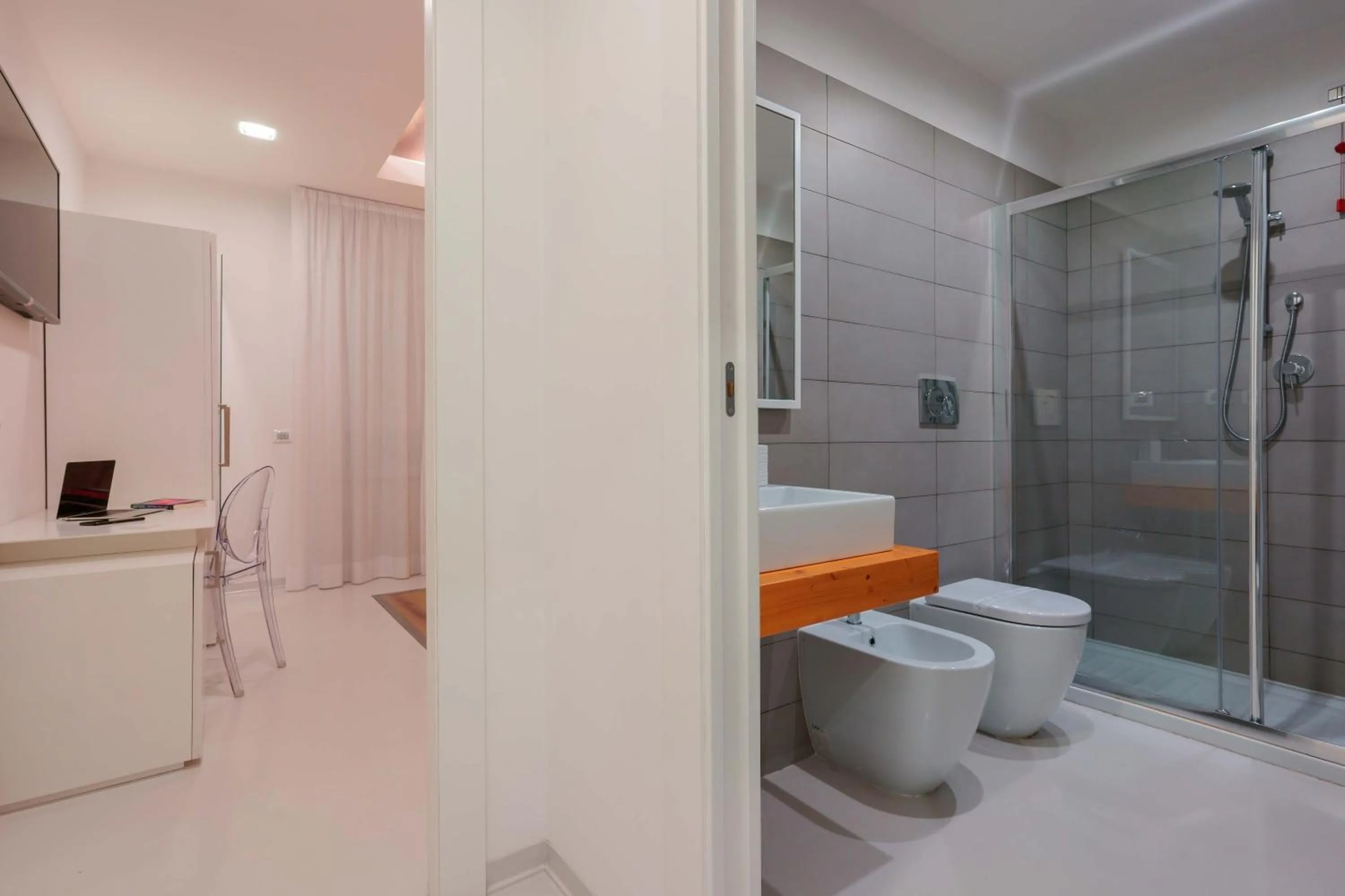 Shower in Lumiere Rooms - Eja Sardinia