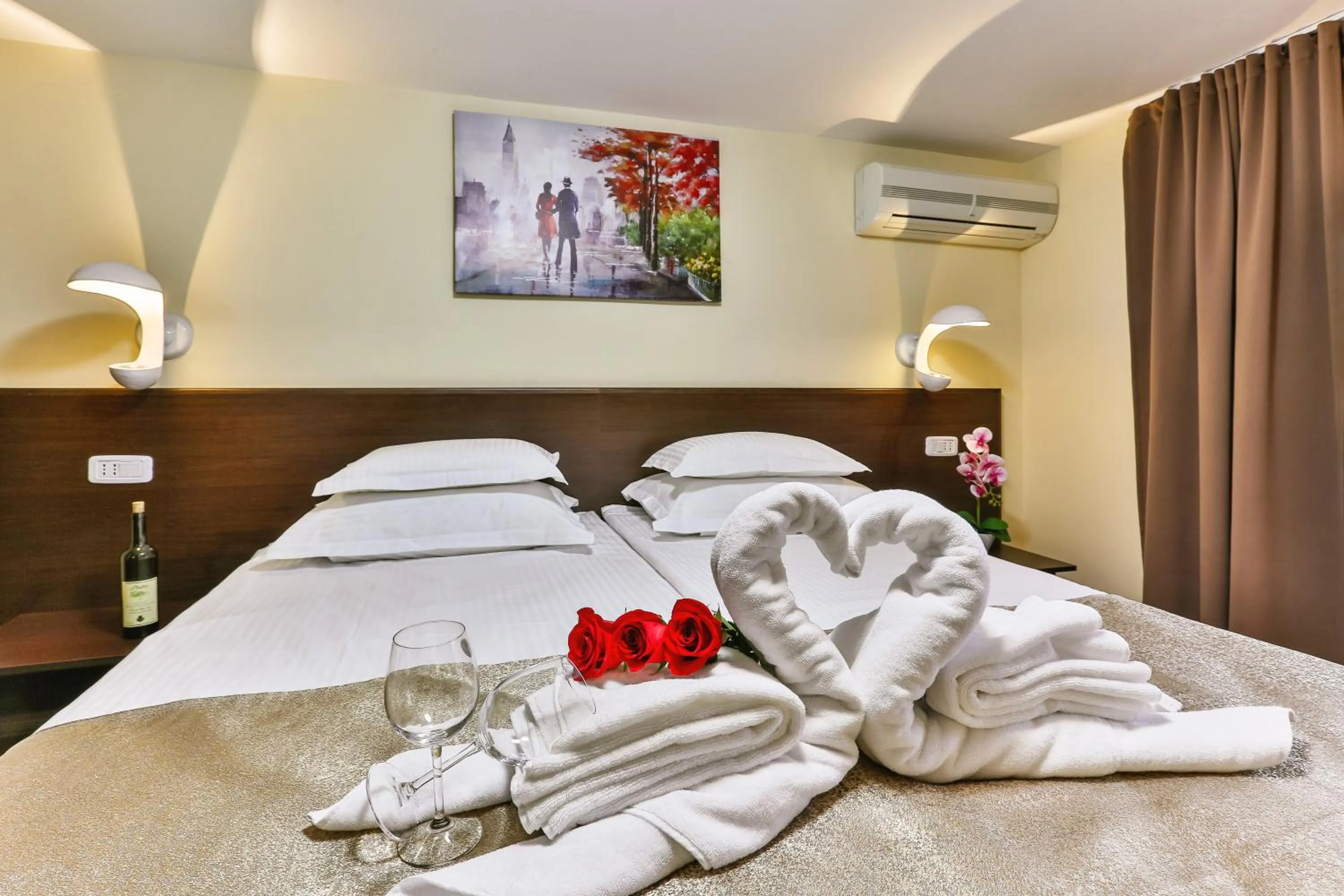 Bedroom, Bed in Hotel Premier