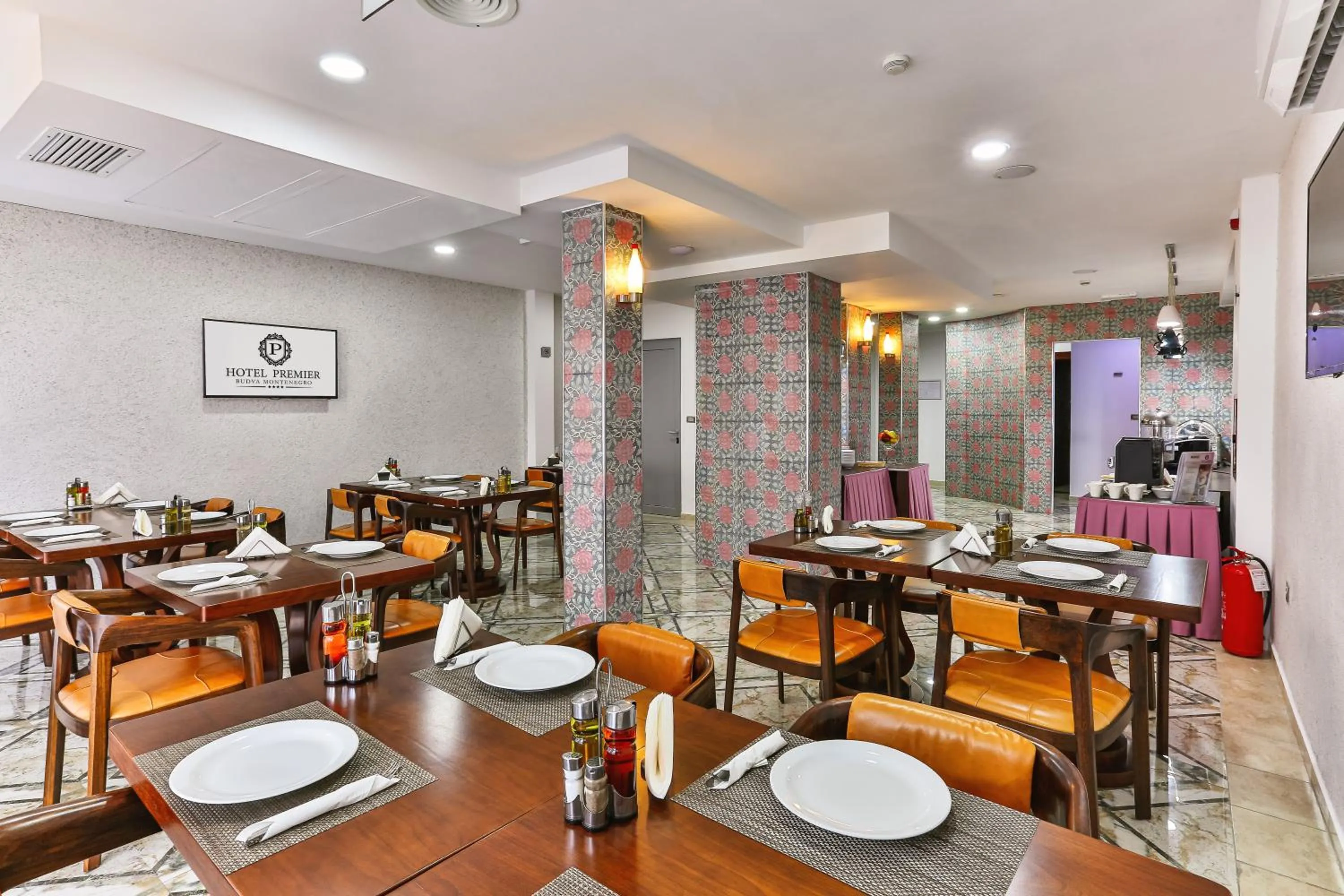 Restaurant/places to eat in Hotel Premier