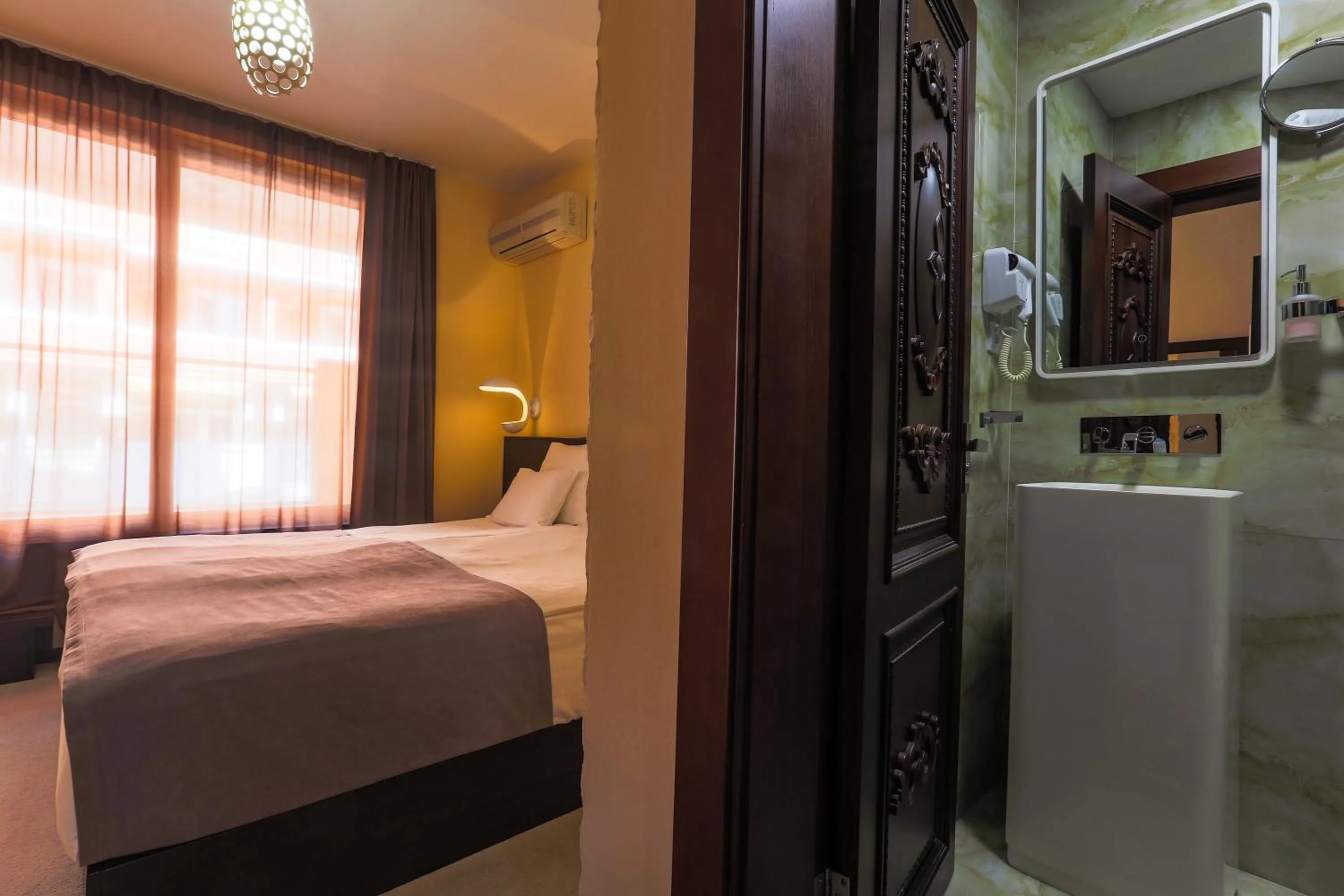 Photo of the whole room, Bed in Hotel Premier