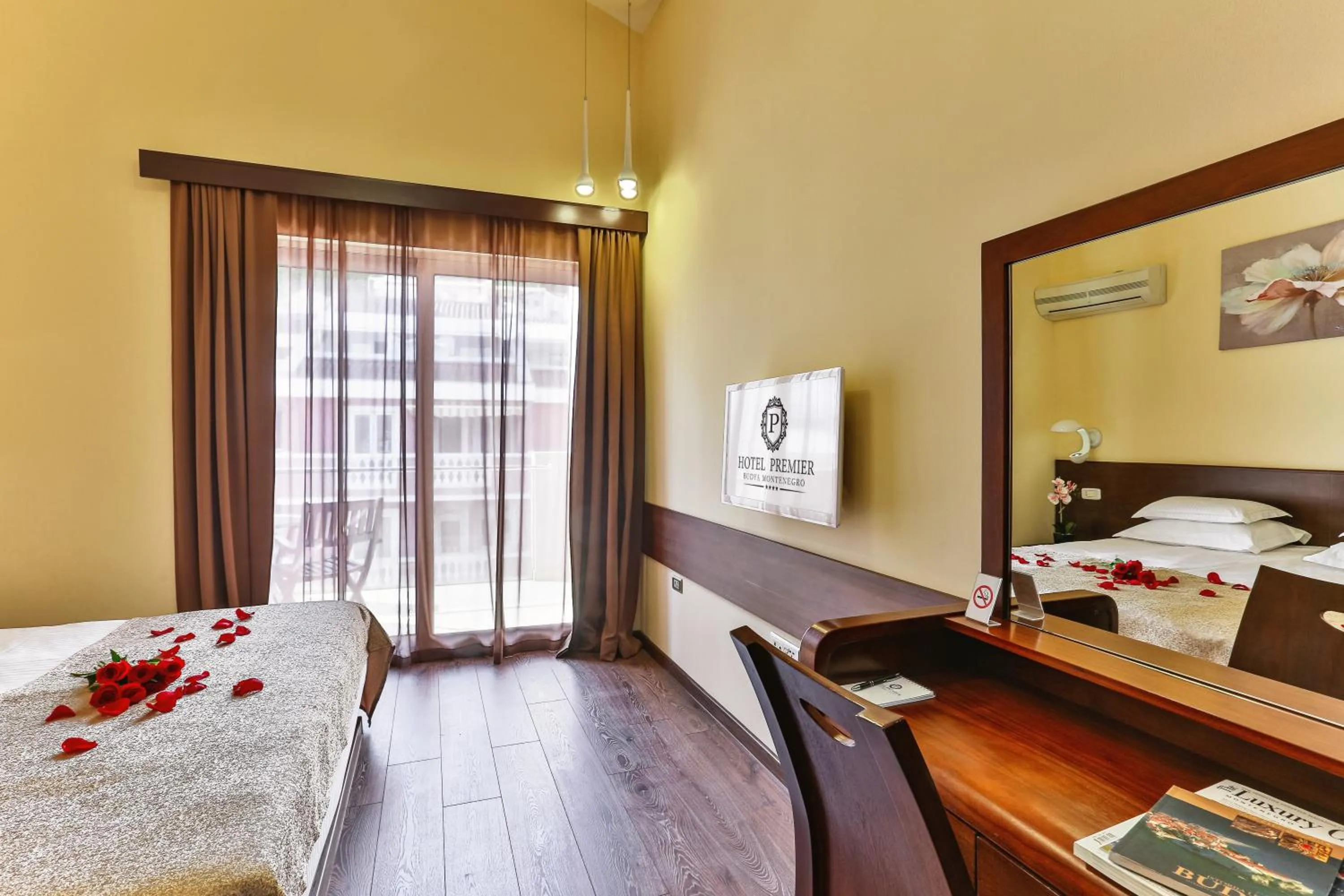 TV and multimedia, Bed in Hotel Premier