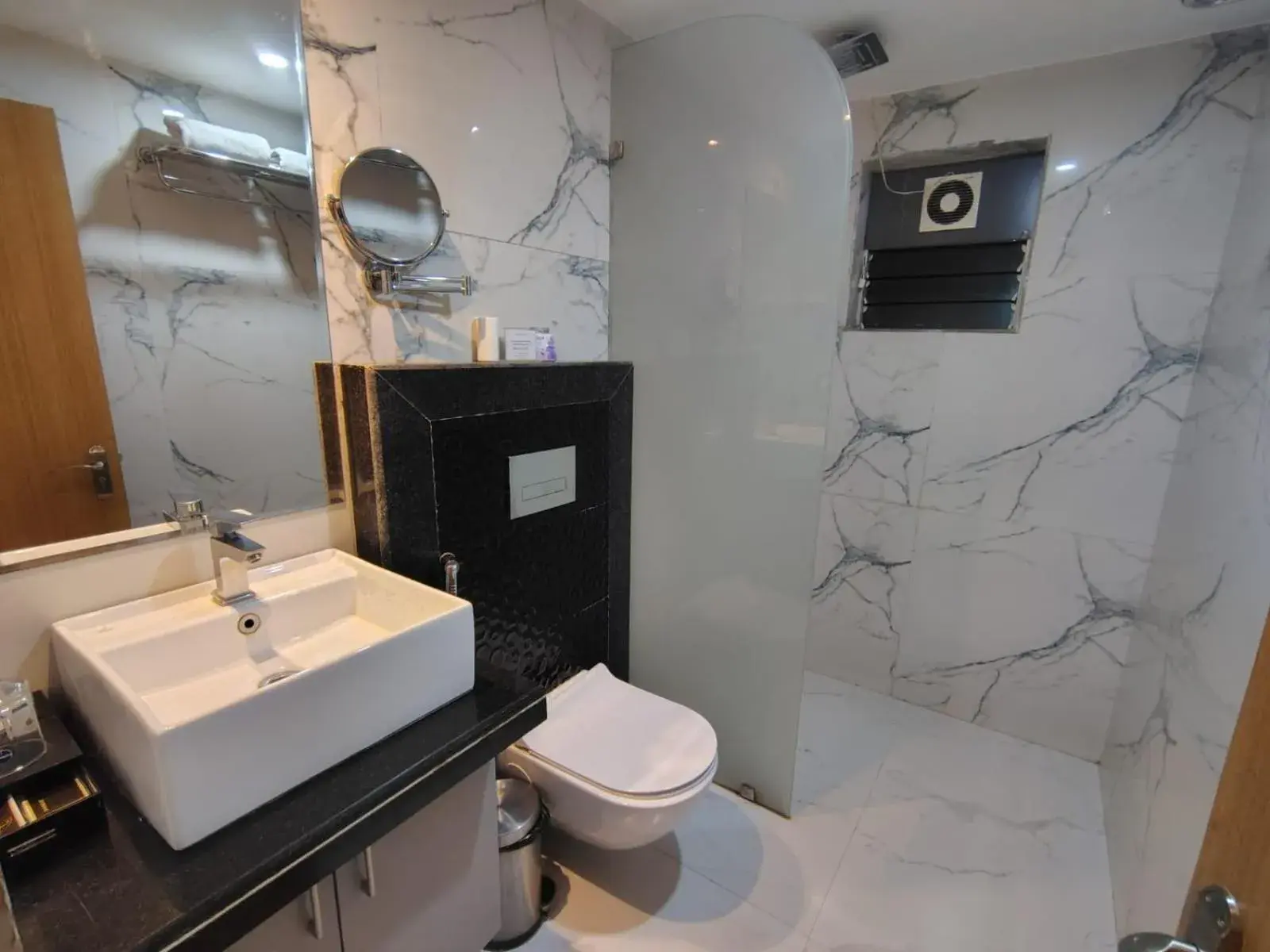 Bathroom in LUXUS INN Bathroom in LUXUS INN