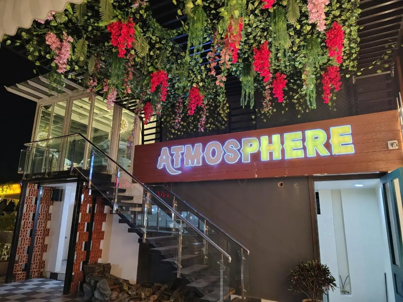 Restaurant/places to eat in LUXUS INN