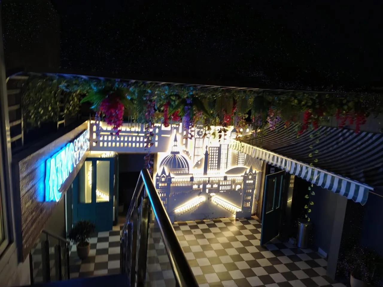 Restaurant/places to eat in LUXUS INN