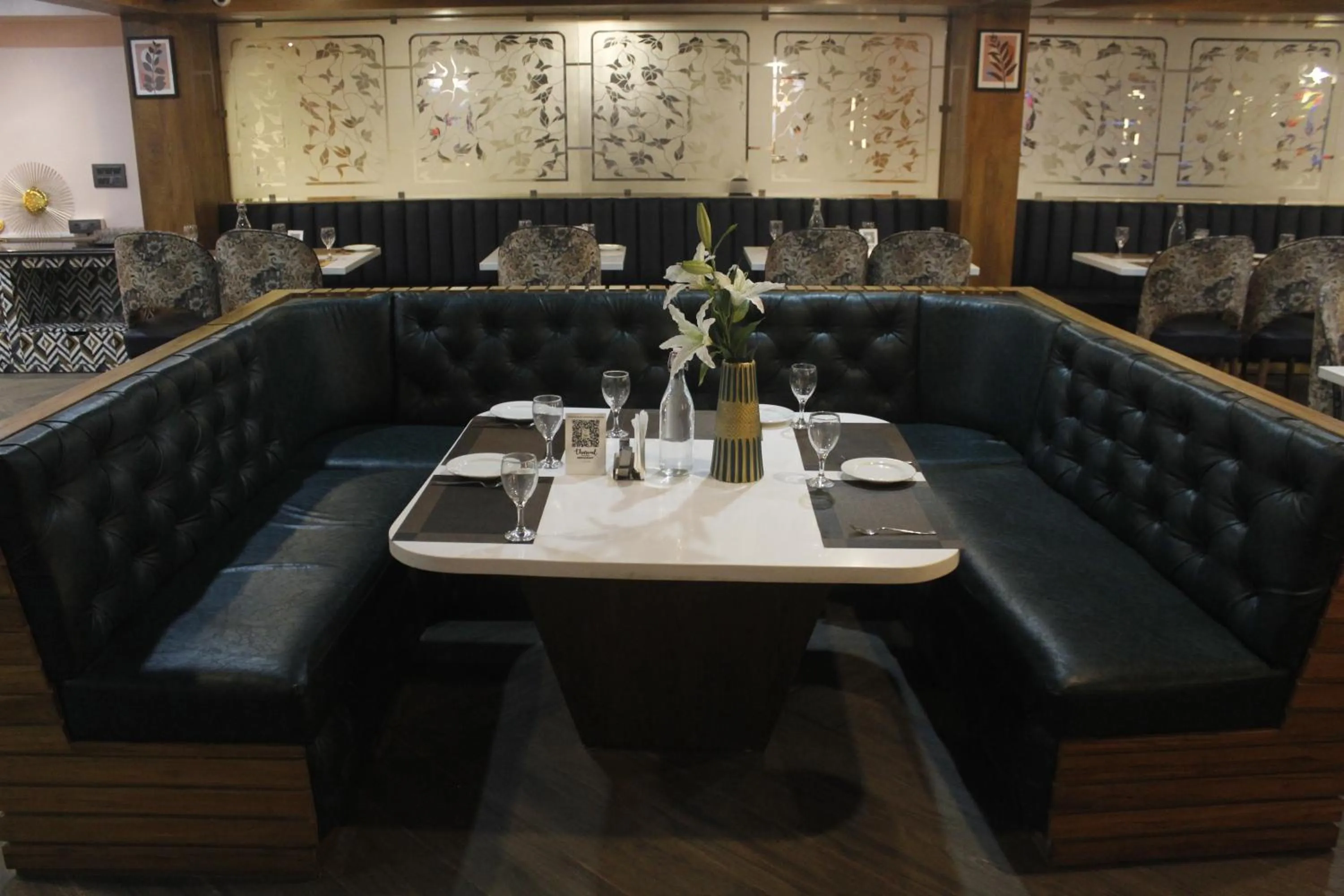 Restaurant/places to eat in LUXUS INN