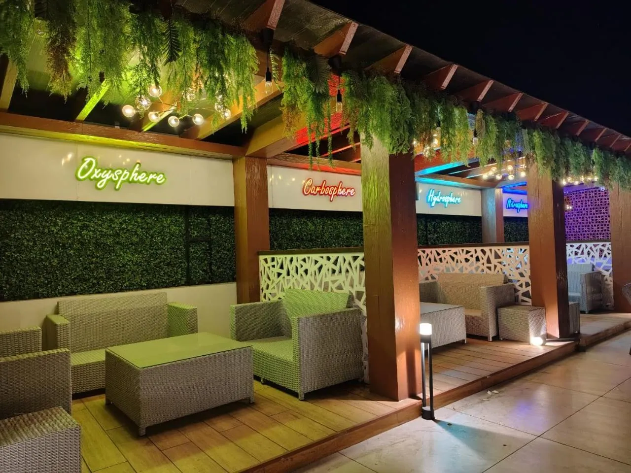 Restaurant/places to eat in LUXUS INN