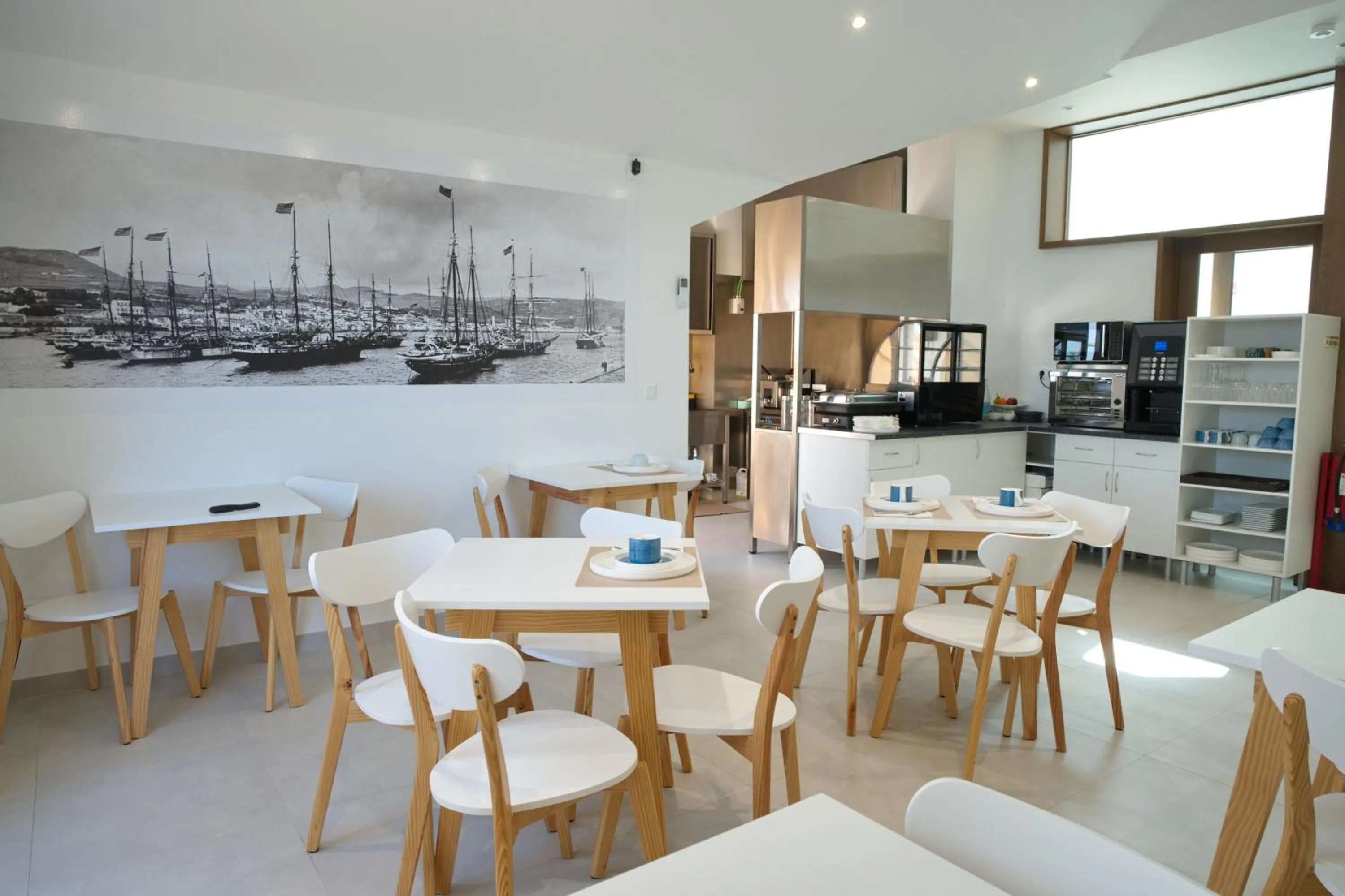 Breakfast in Horta Bay