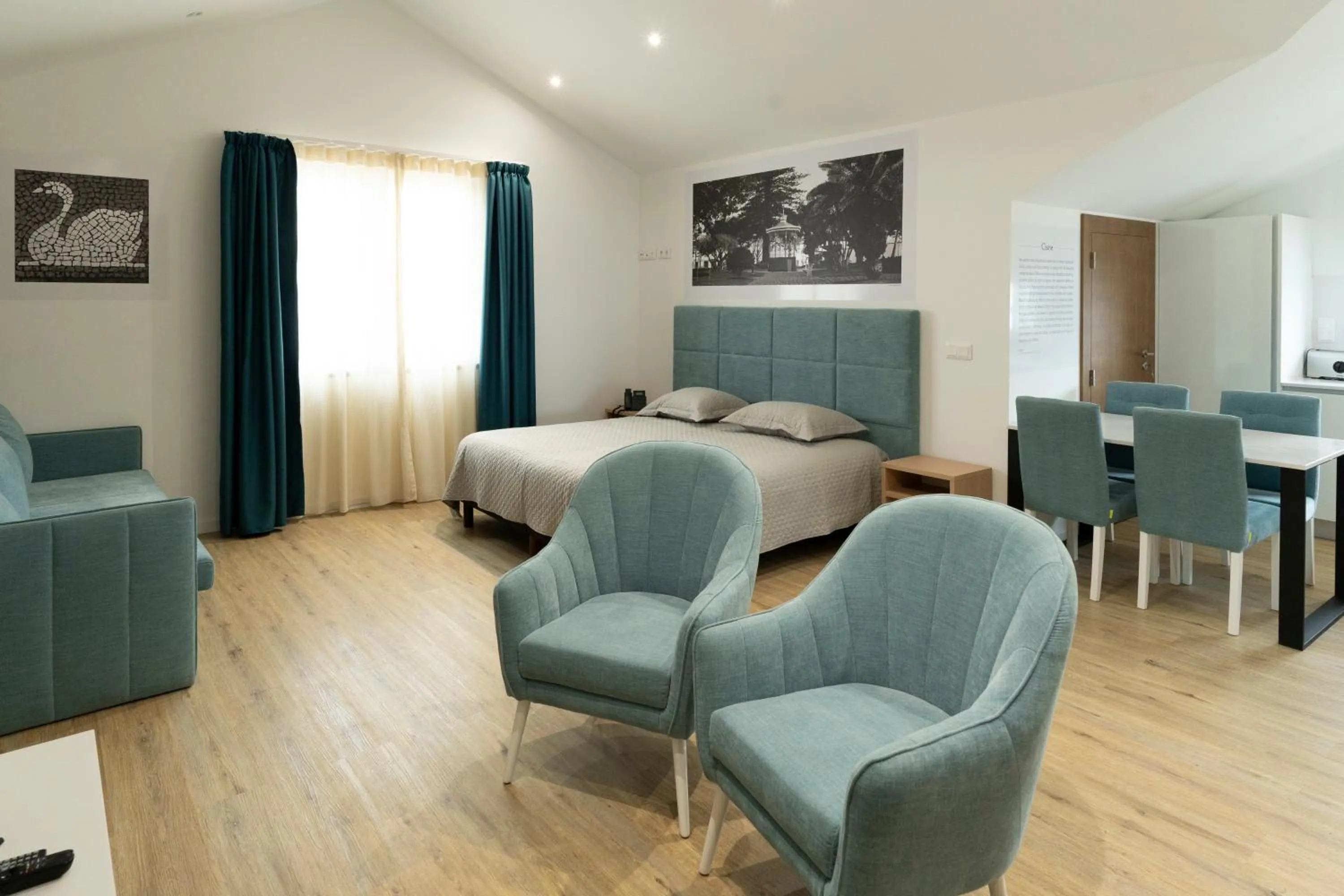 Living room, Bed in Horta Bay