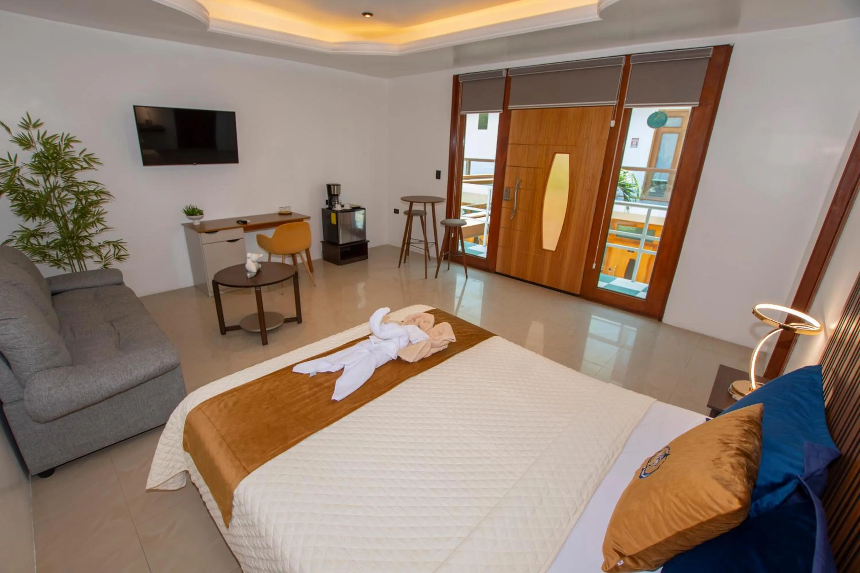 Bed in Blue Marlin Galápagos, Hotel & SPA