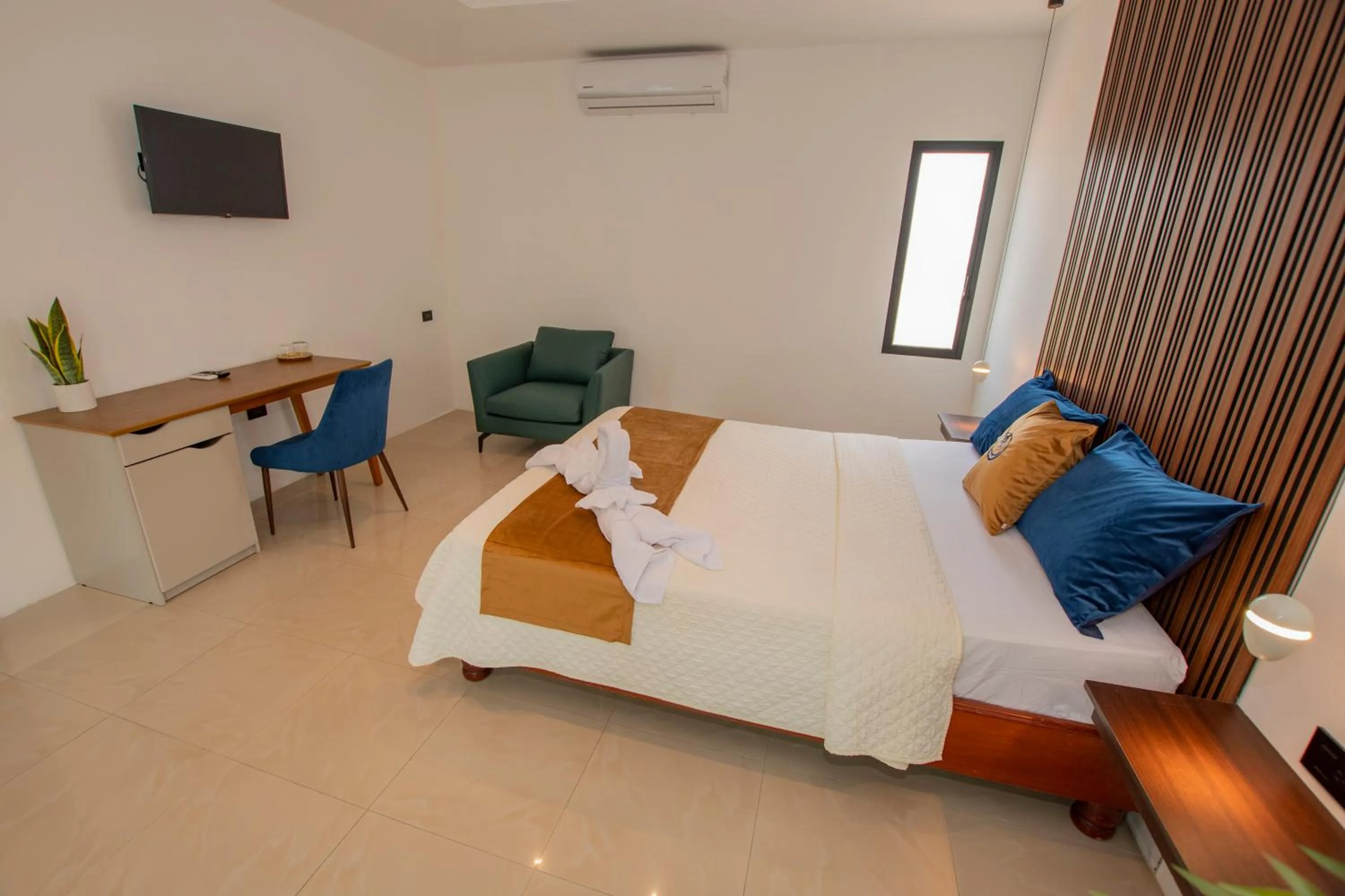 Bedroom, Bed in Blue Marlin Galápagos, Hotel & SPA