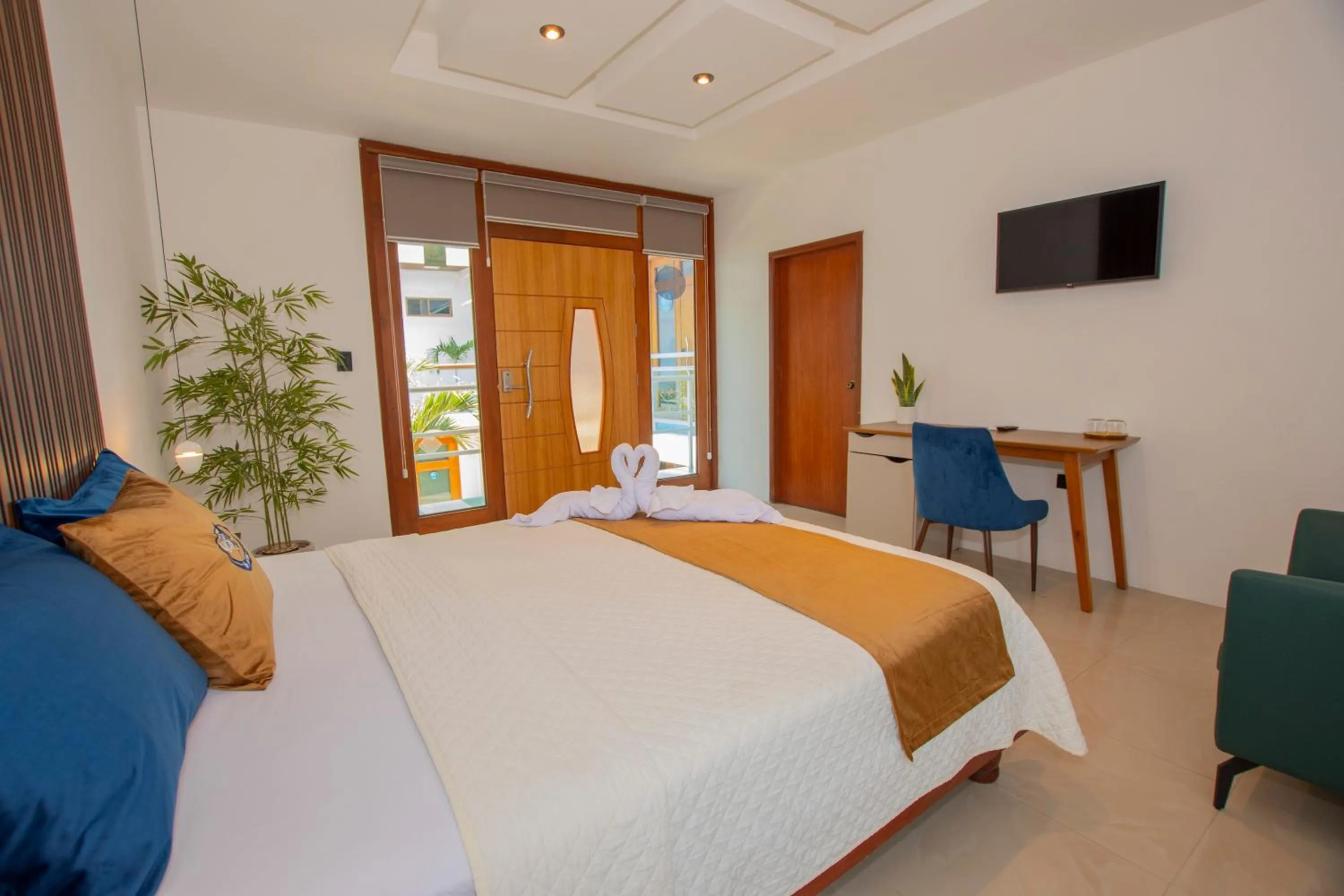 Bed in Blue Marlin Galápagos, Hotel & SPA