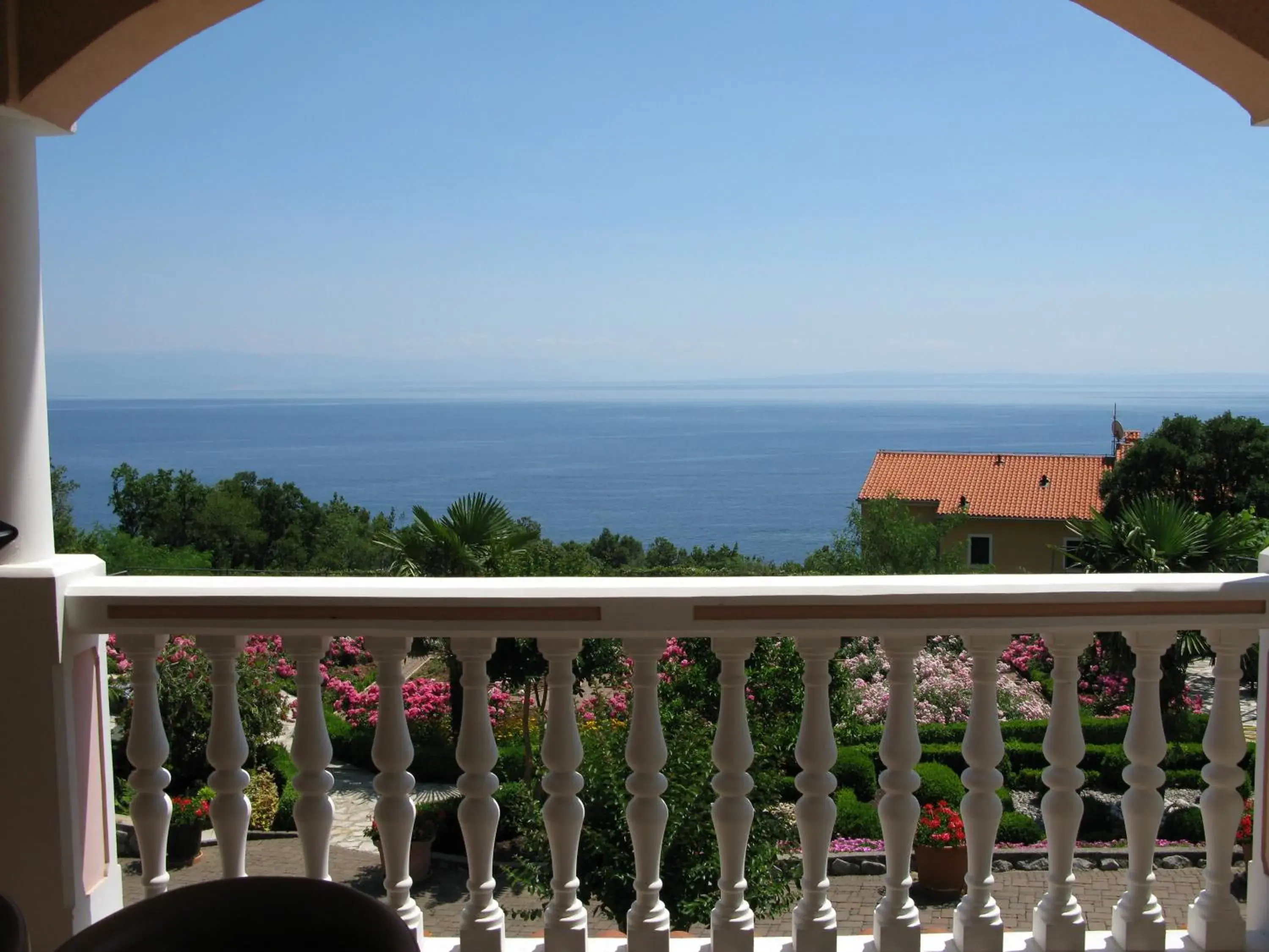 Triple Room with Sea View in Bed and Breakfast Villa Iris Triple Room with Sea View in Bed and Breakfast Villa Iris