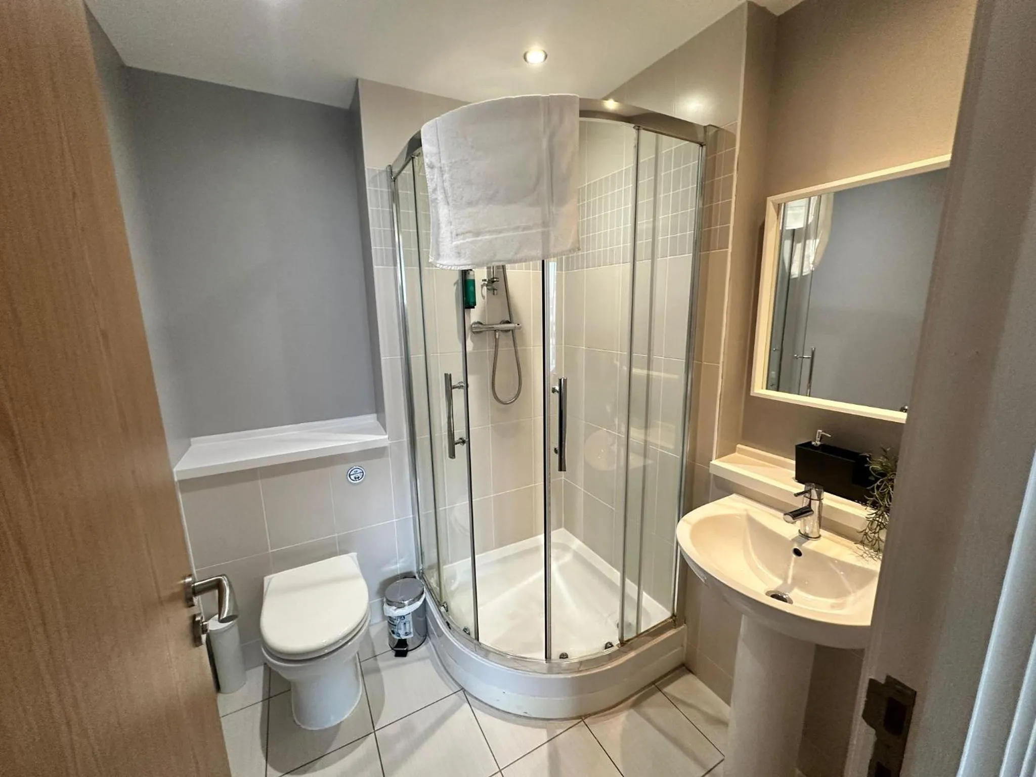 Shower in Obel Apartments by Beehosting