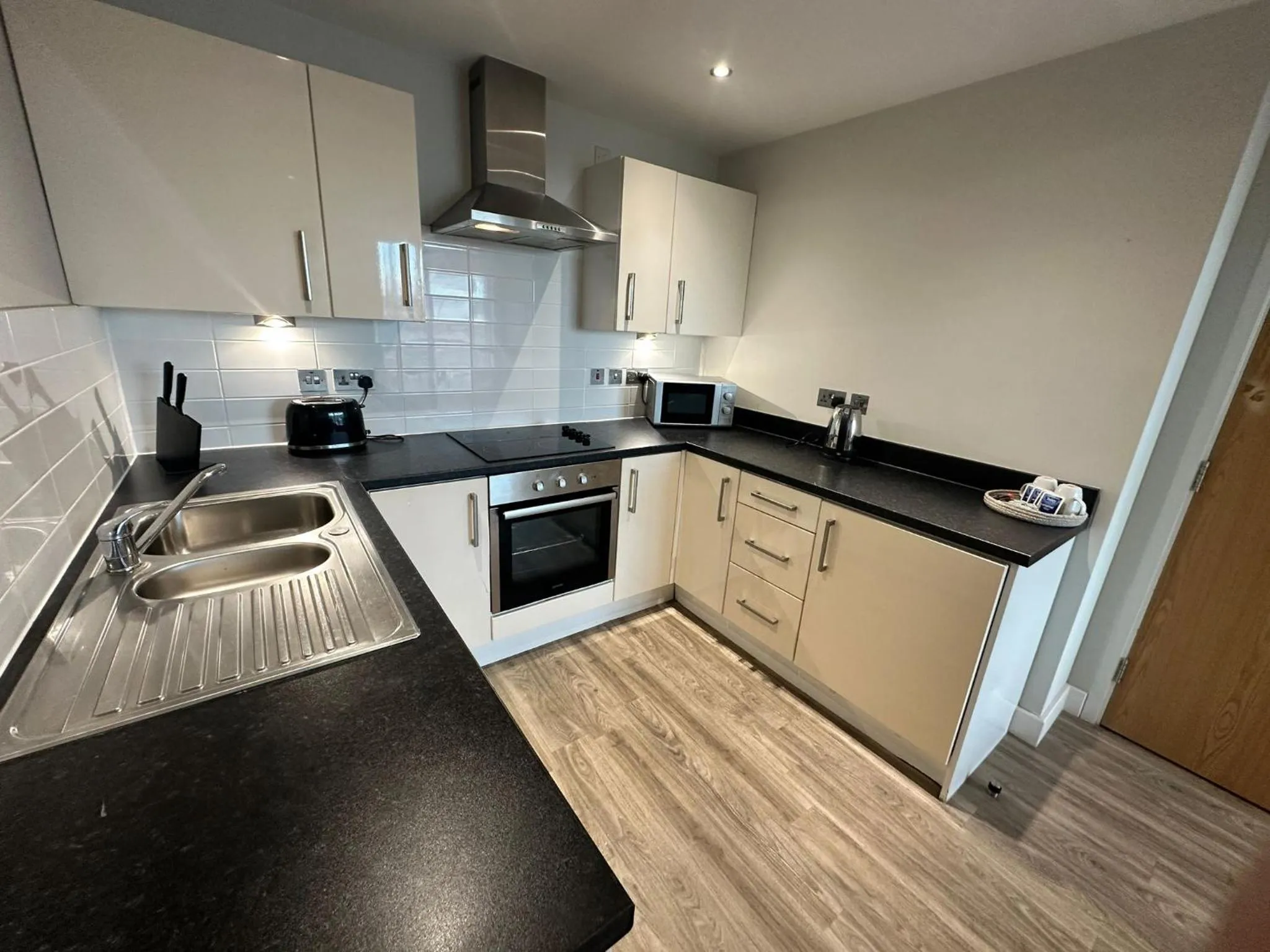 Kitchen or kitchenette in Obel Apartments by Beehosting