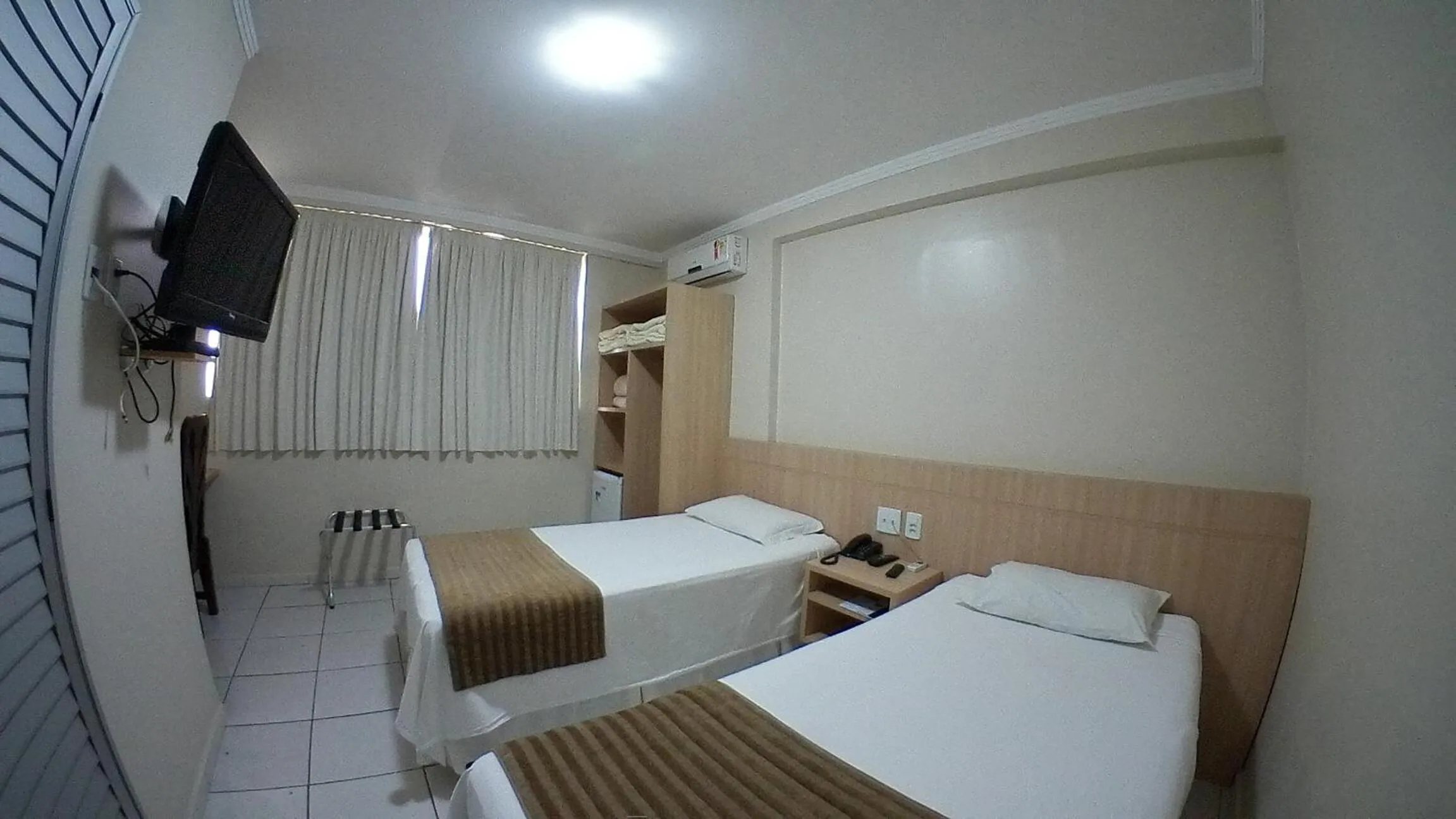 Property building, Bed in Hotel Desbravador