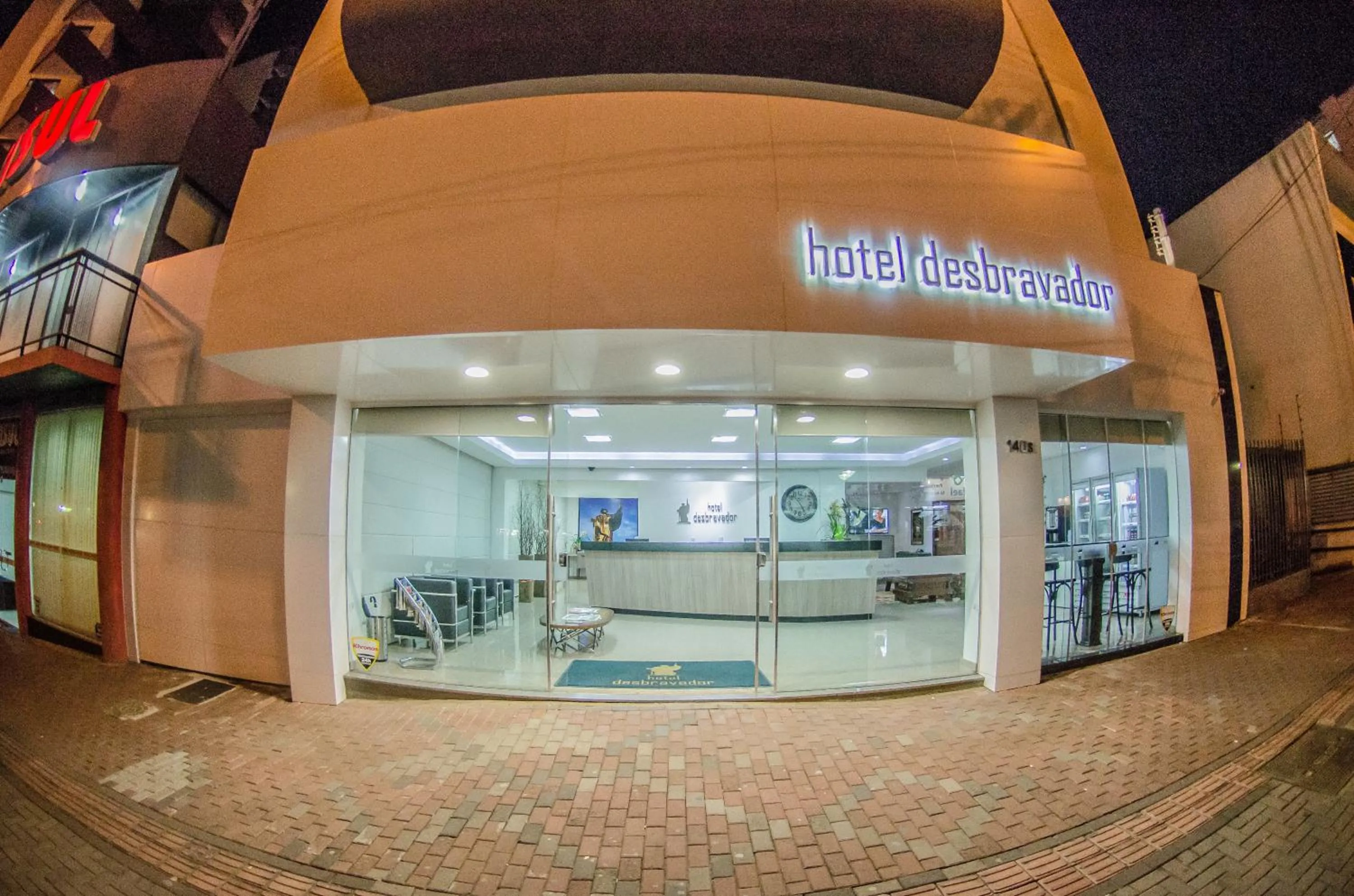 Facade/entrance in Hotel Desbravador