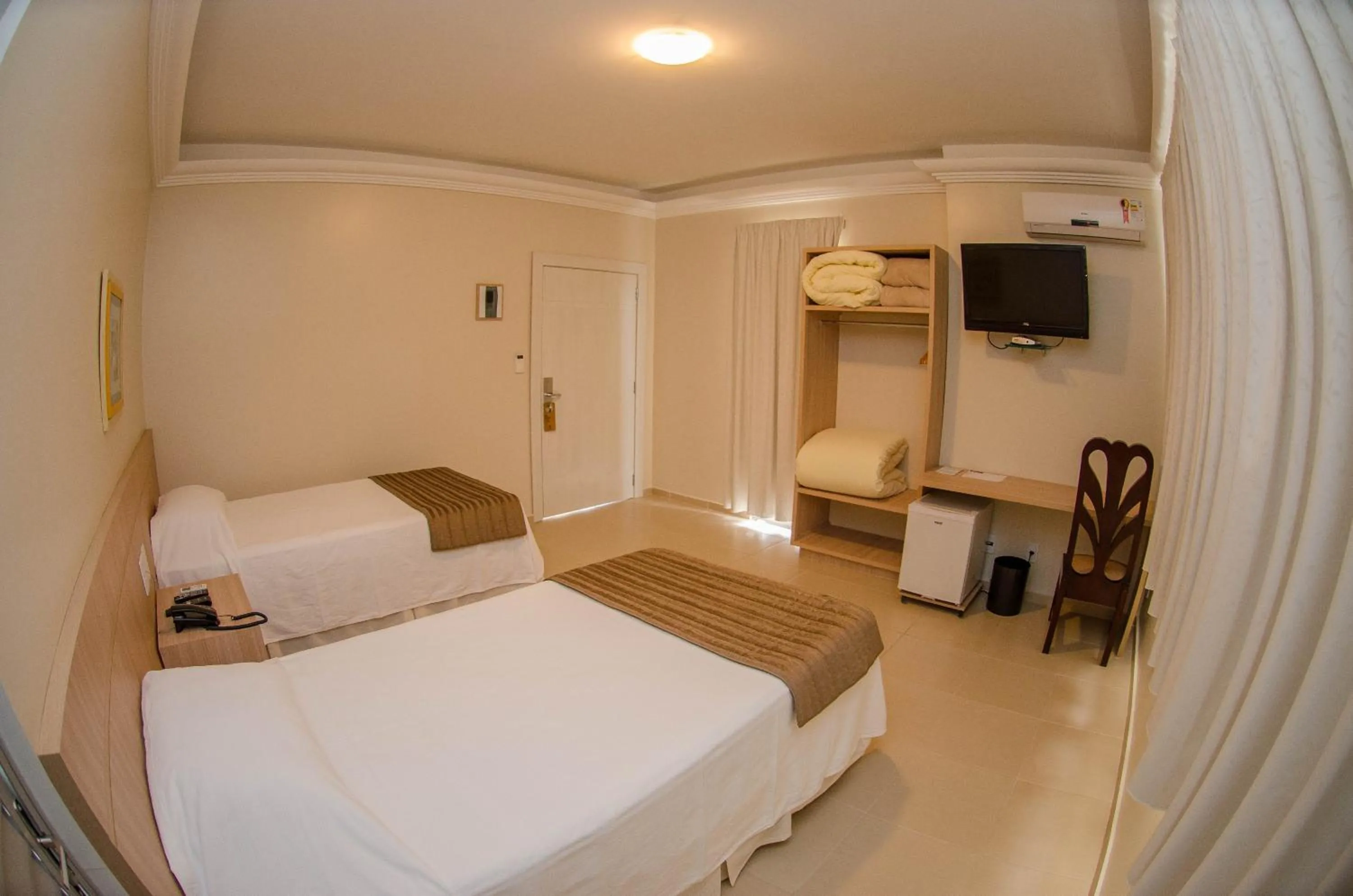 Property building, Bed in Hotel Desbravador