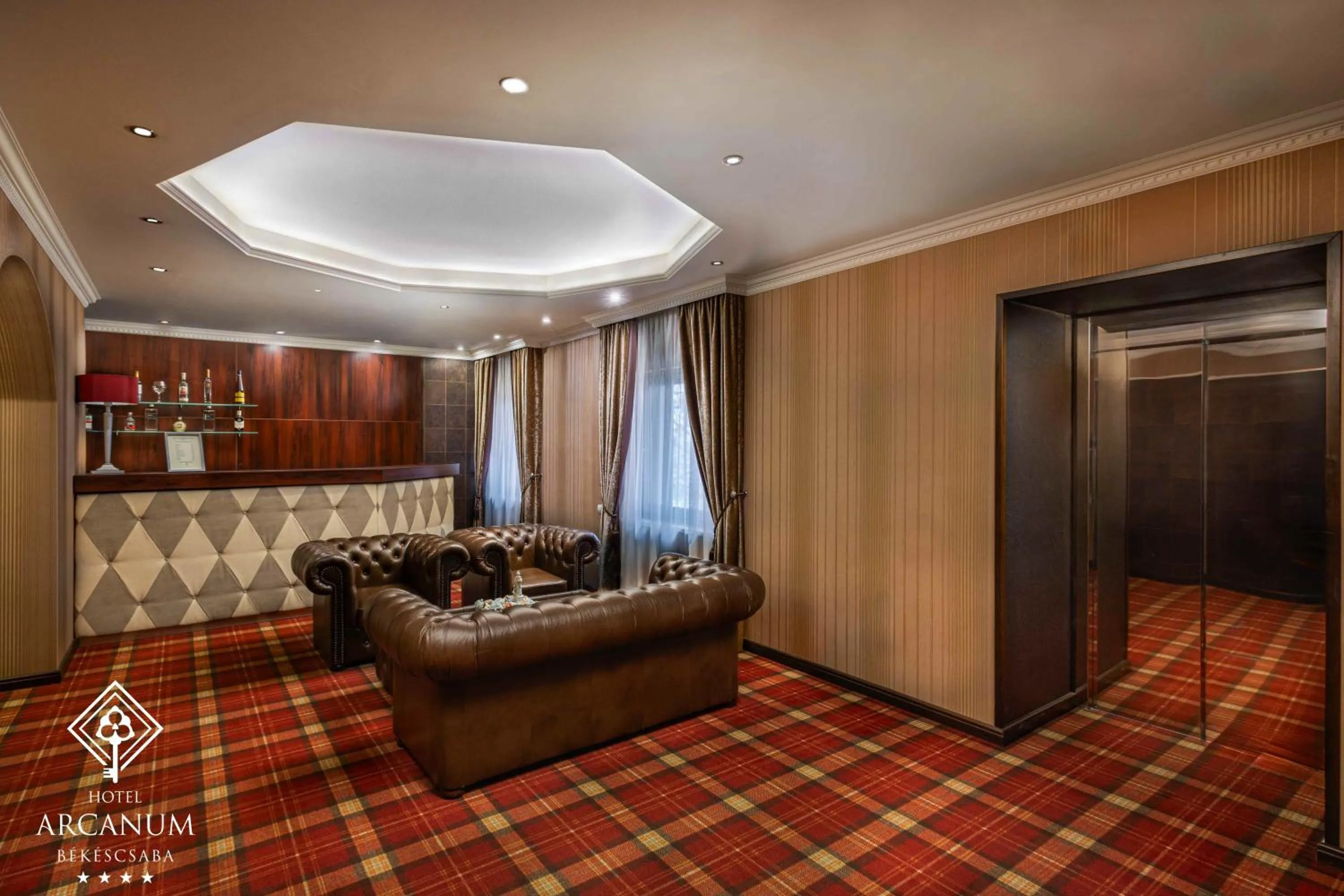 Communal lounge/ TV room in Arcanum Hotel