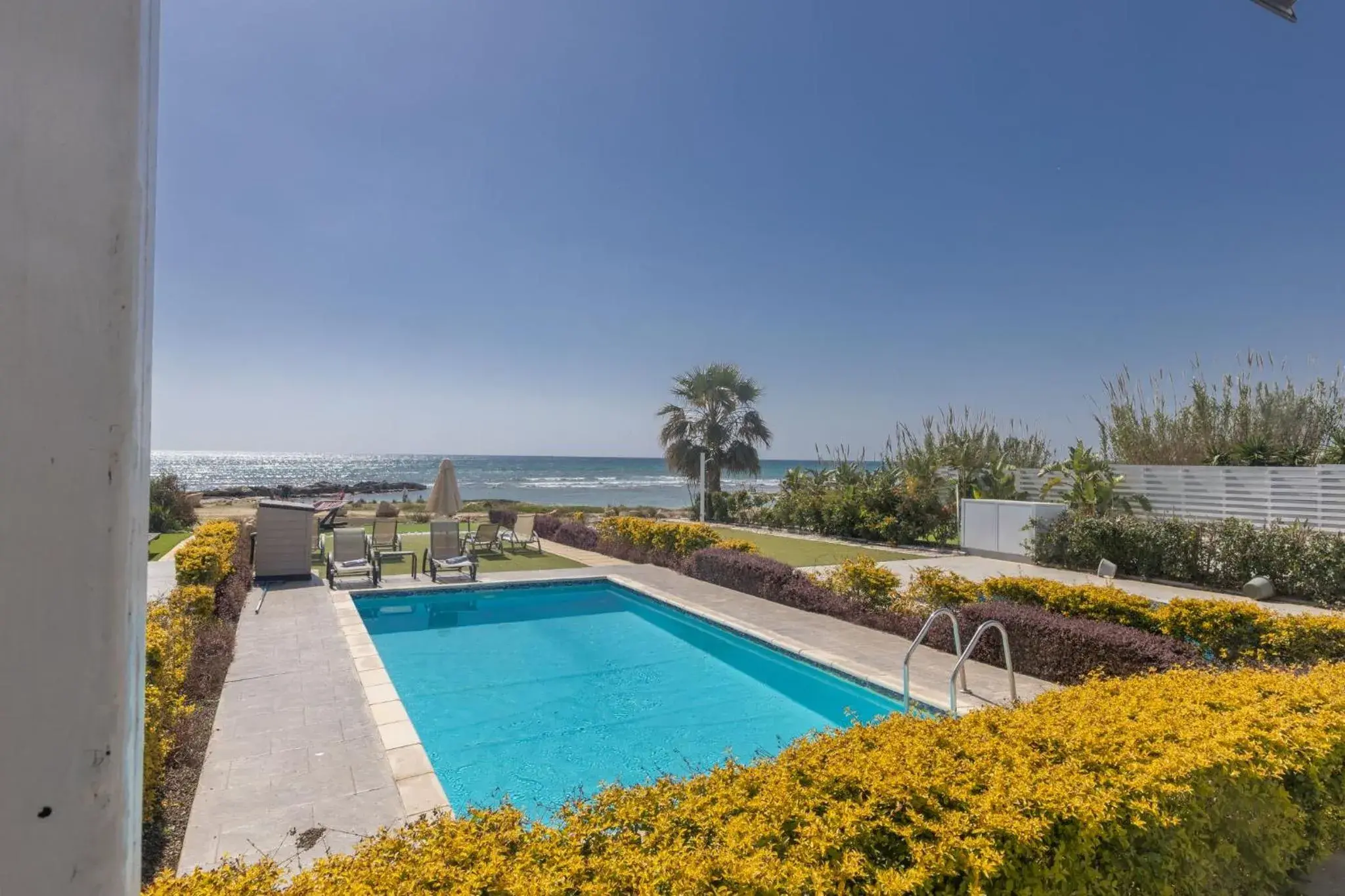 Villa Suri, Luxury Seafront Villa Villa Suri, Luxury Seafront Villa