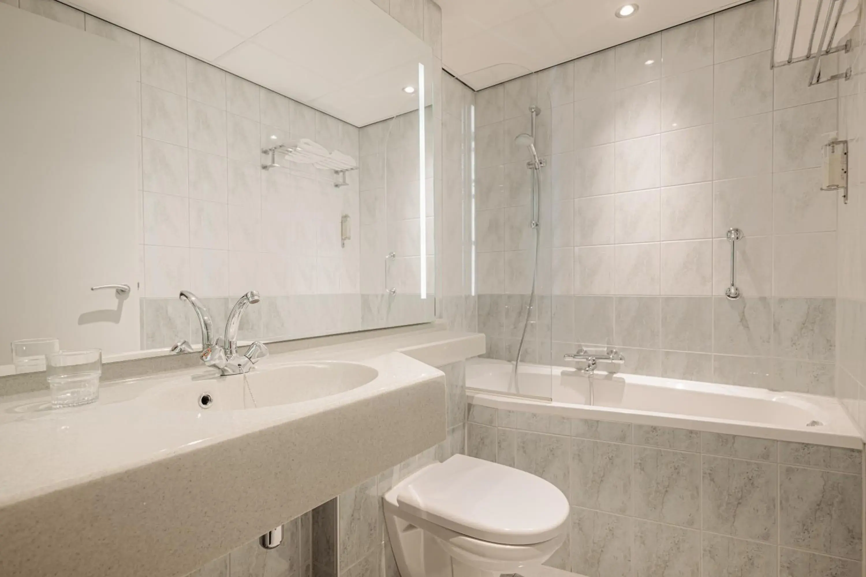 Bathroom in Crown Hotel Eindhoven Centre Bathroom in Crown Hotel Eindhoven Centre