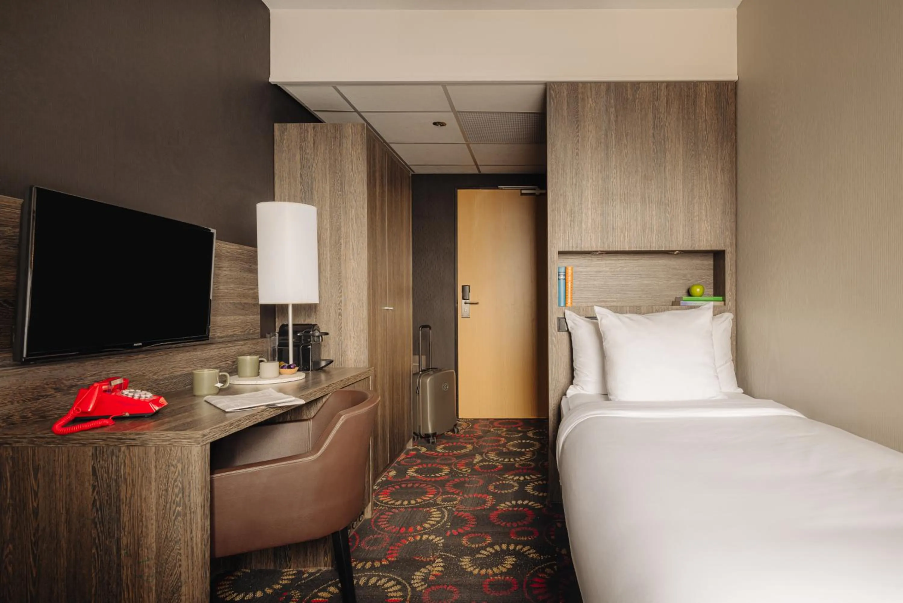 Bedroom, Bed in Crown Hotel Eindhoven Centre