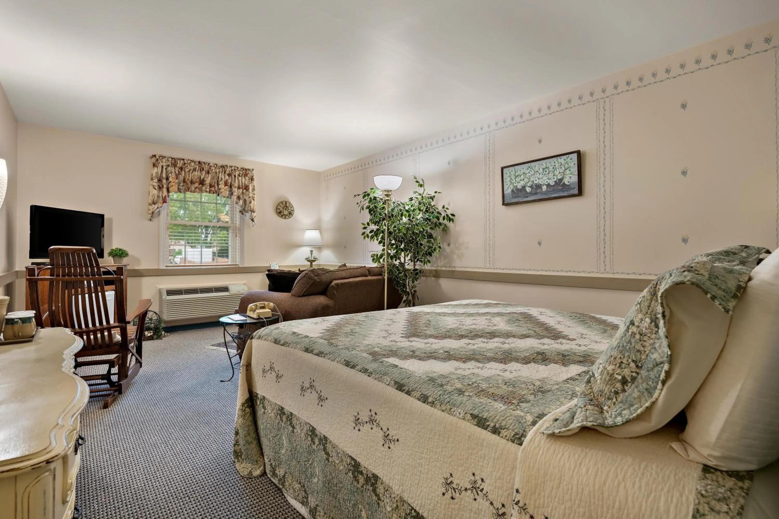 TV and multimedia, Bed in Country Living Inn