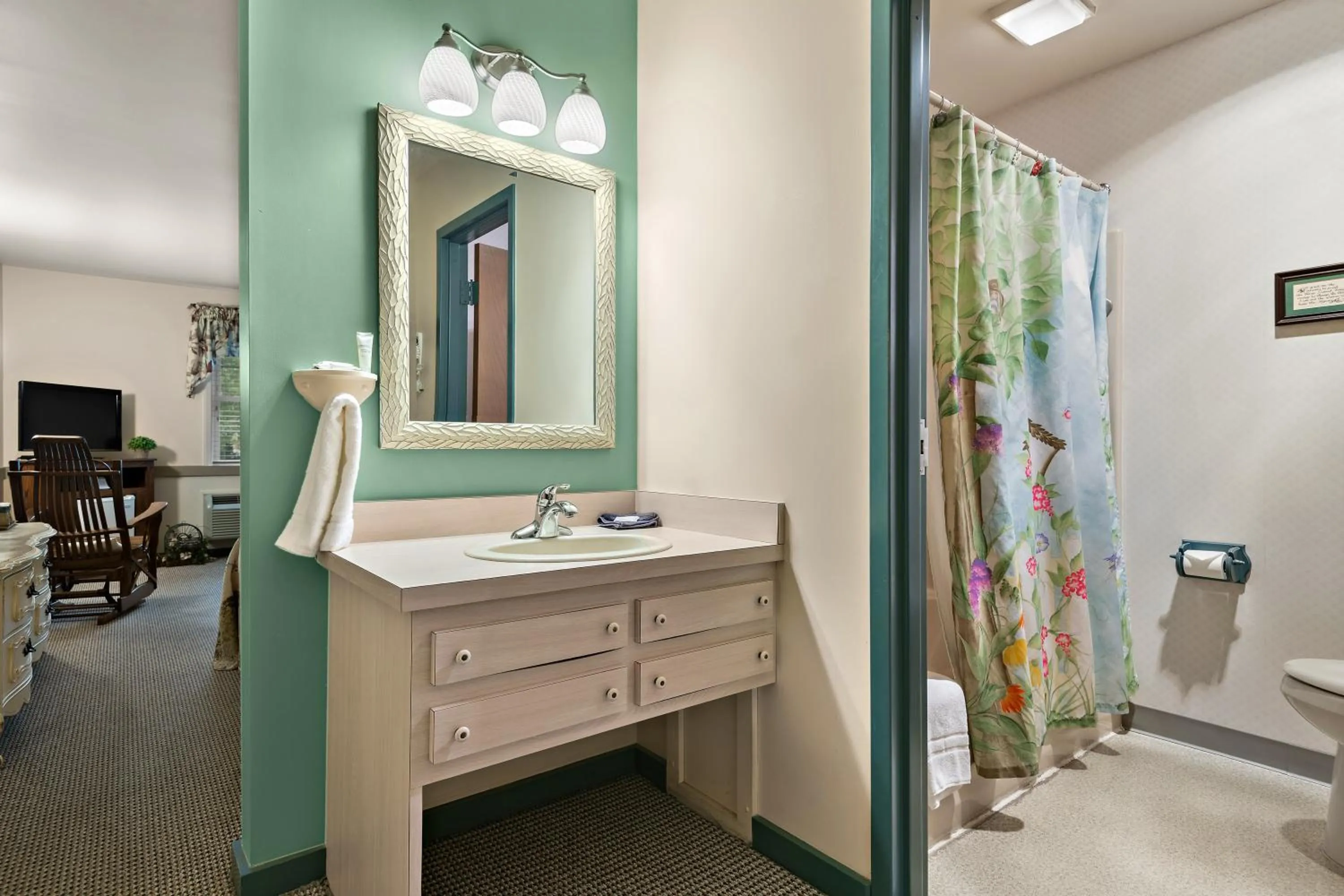 Shower in Country Living Inn