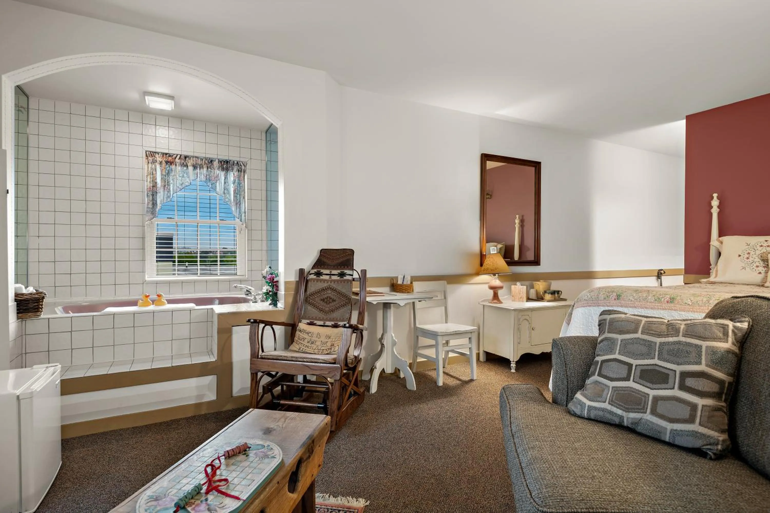 Hot Tub in Country Living Inn