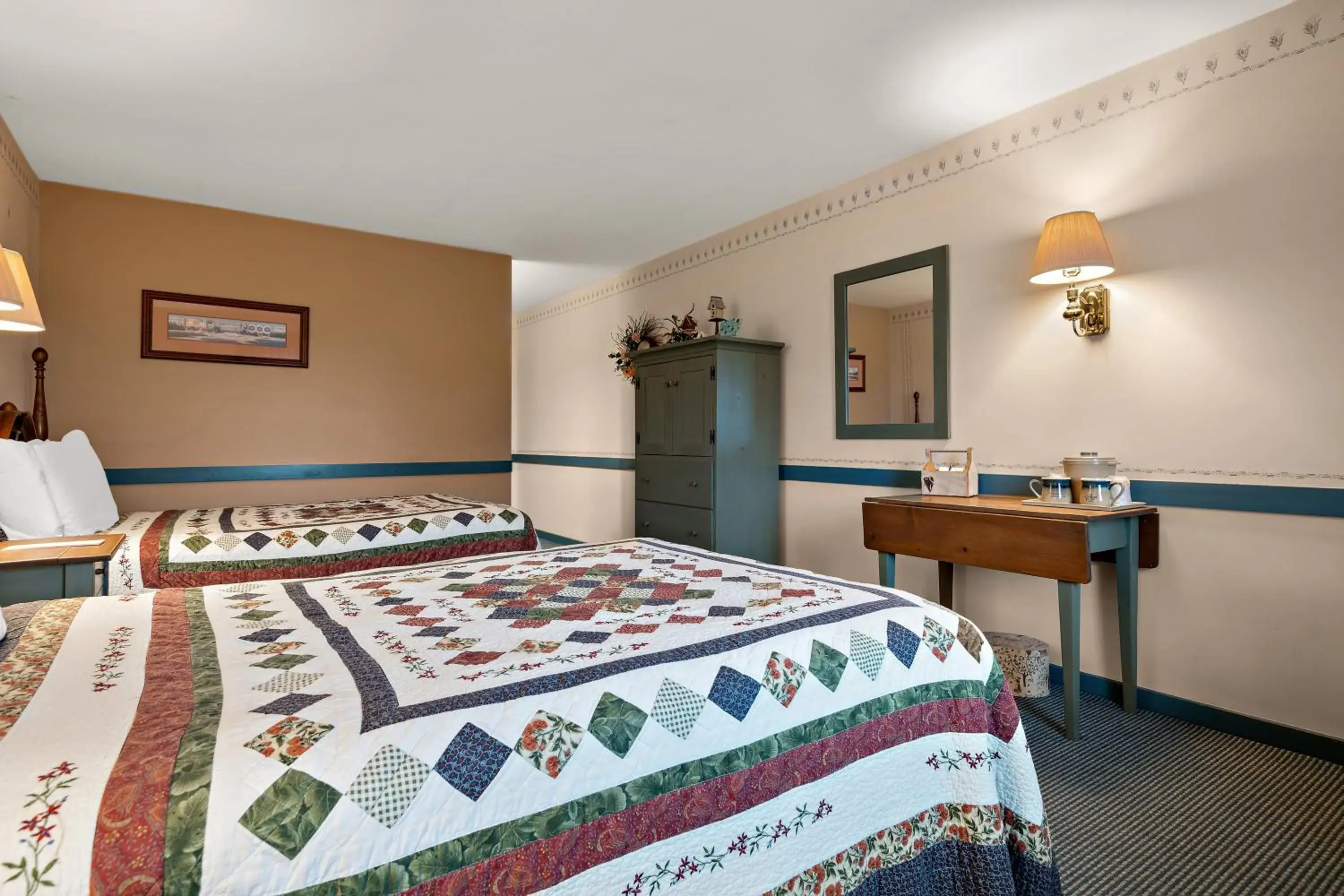 Standard Queen Room in Country Living Inn Standard Queen Room in Country Living Inn