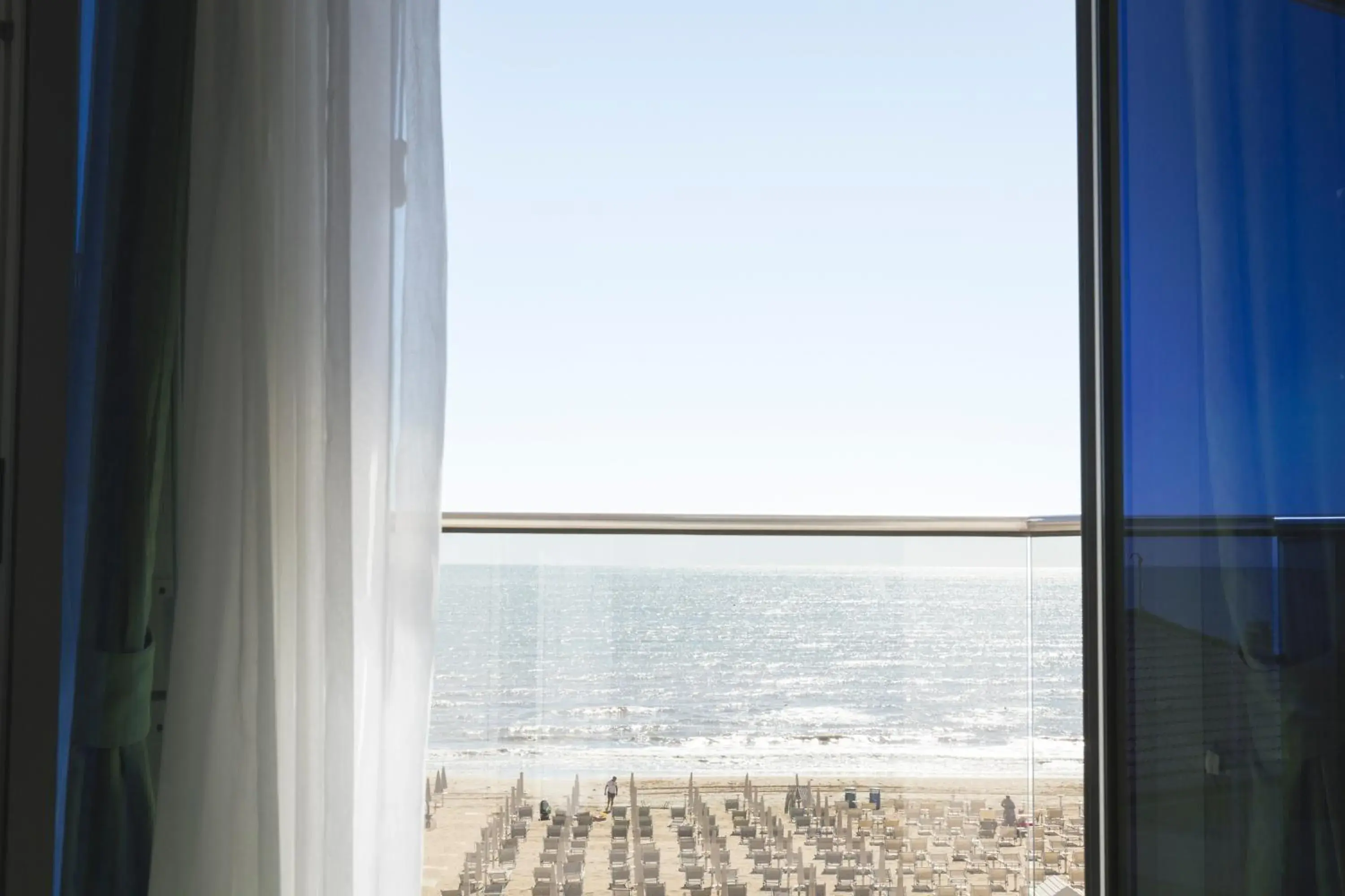 Two Connecting Rooms with Sea View (2 Adults + 2 Children) in Hotel Cambridge Two Connecting Rooms with Sea View (2 Adults + 2 Children) in Hotel Cambridge