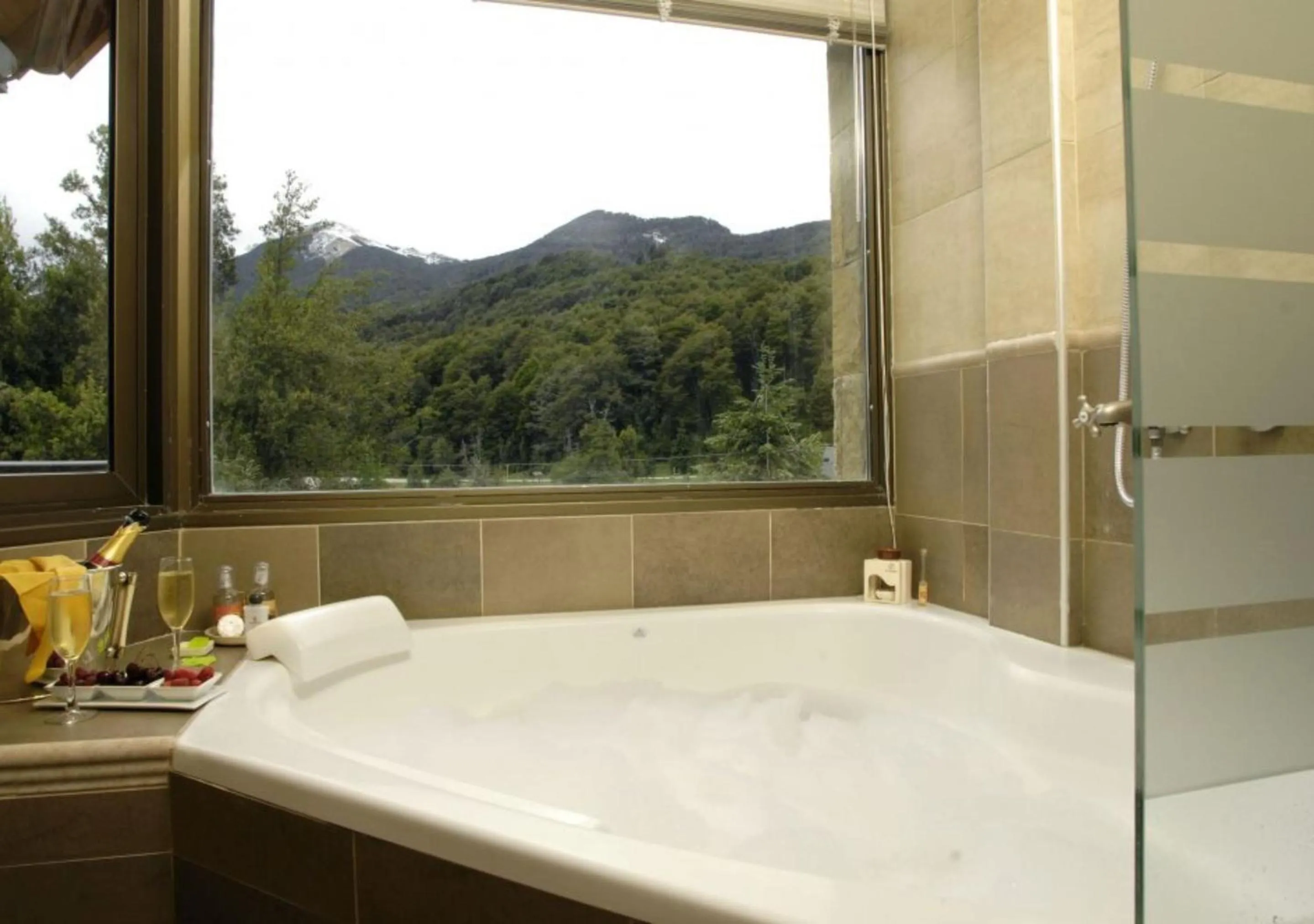 Hot Tub in La Comarca Resort & Spa