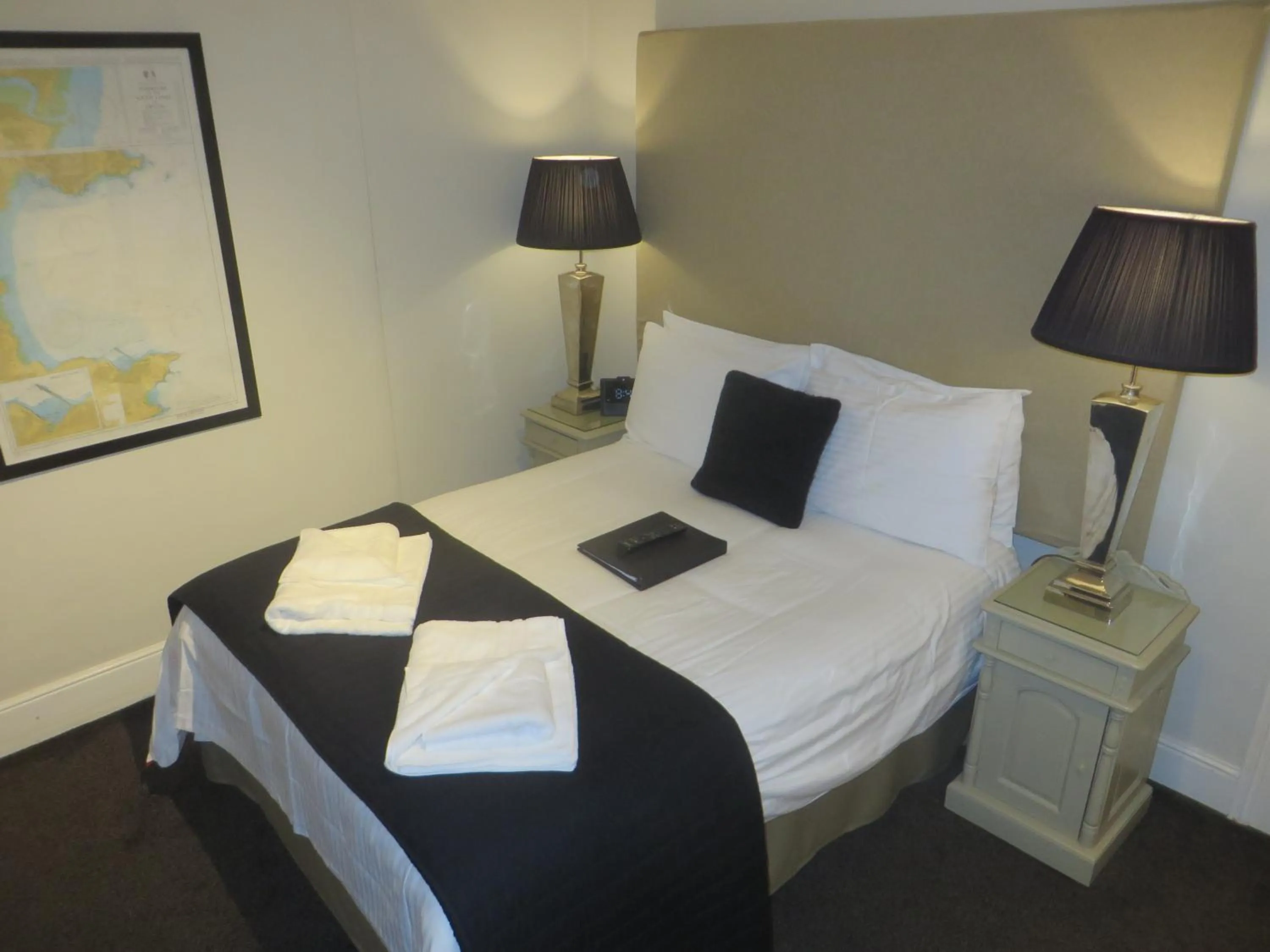Photo of the whole room, Bed in Haytor Hotel