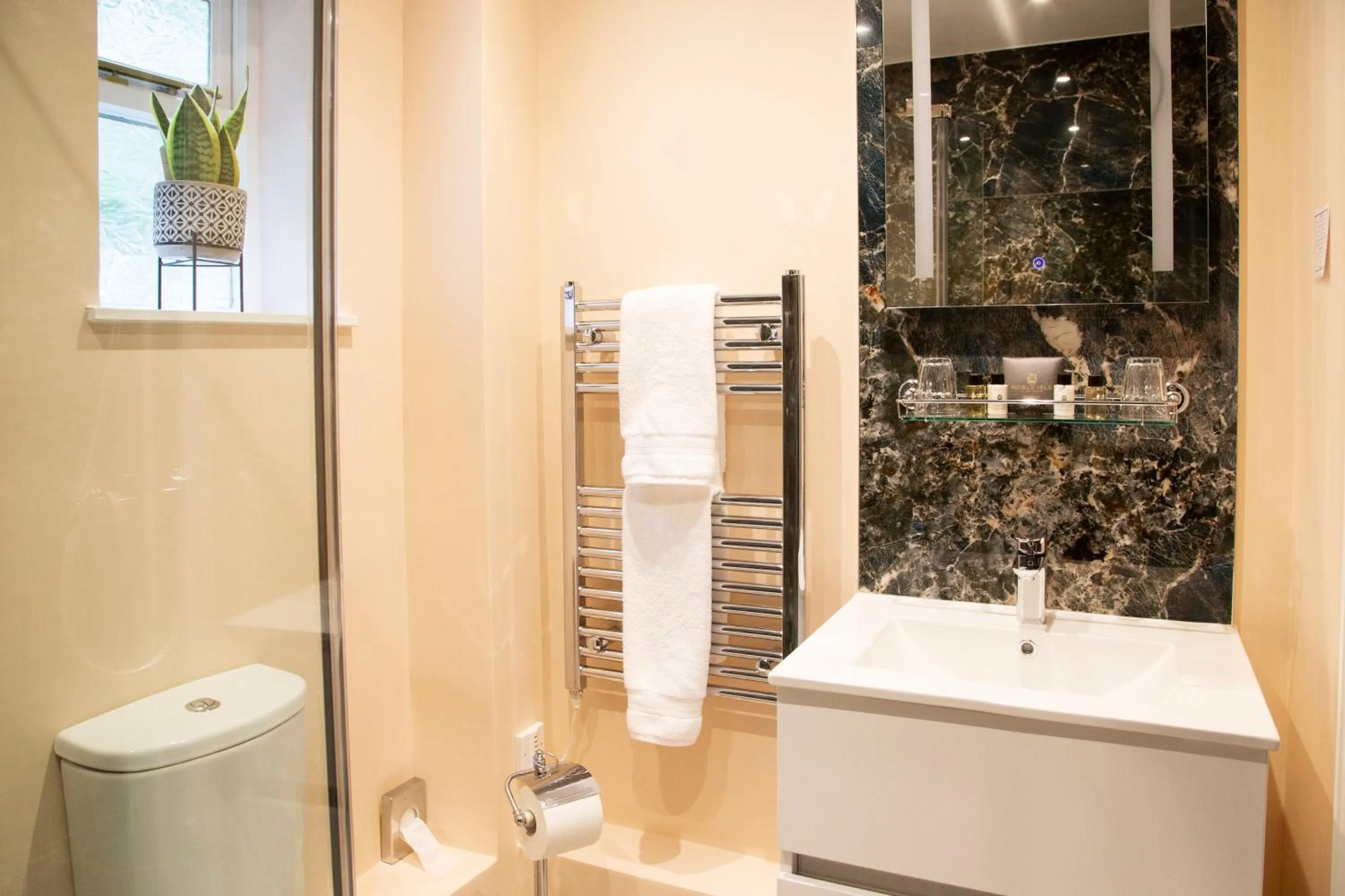 Shower in Haytor Hotel