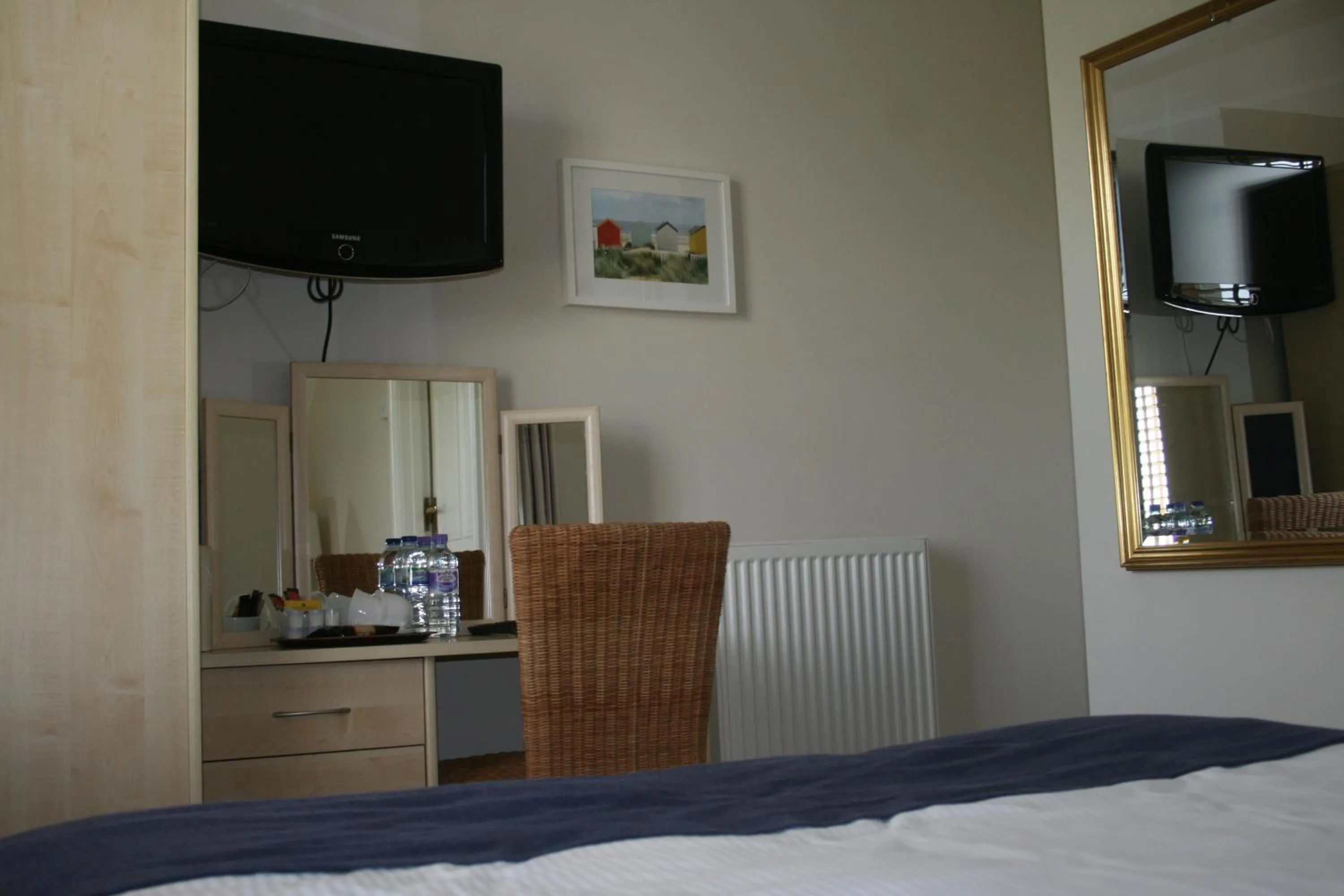 Photo of the whole room, Bed in Haytor Hotel
