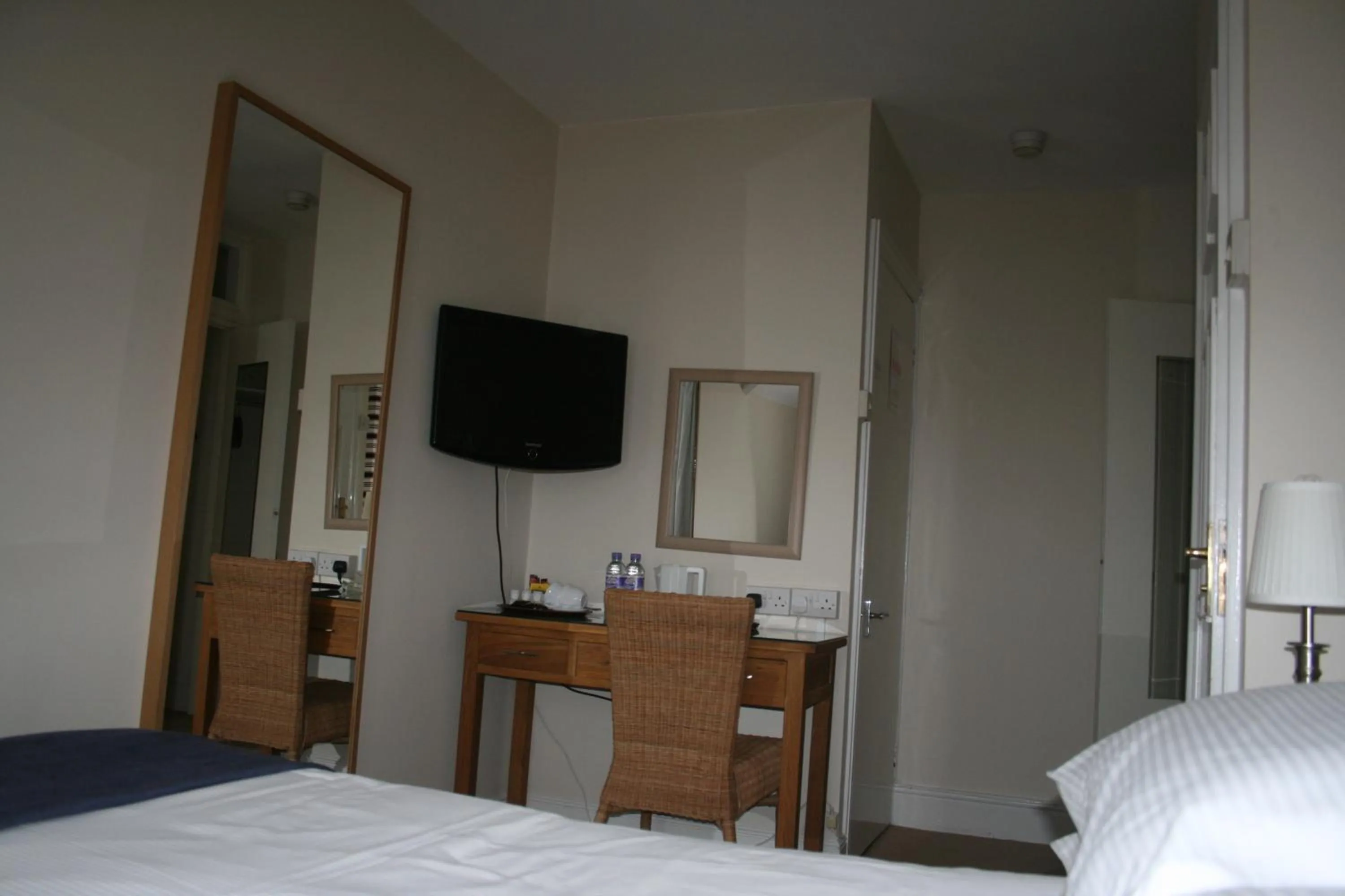 Photo of the whole room, Bed in Haytor Hotel