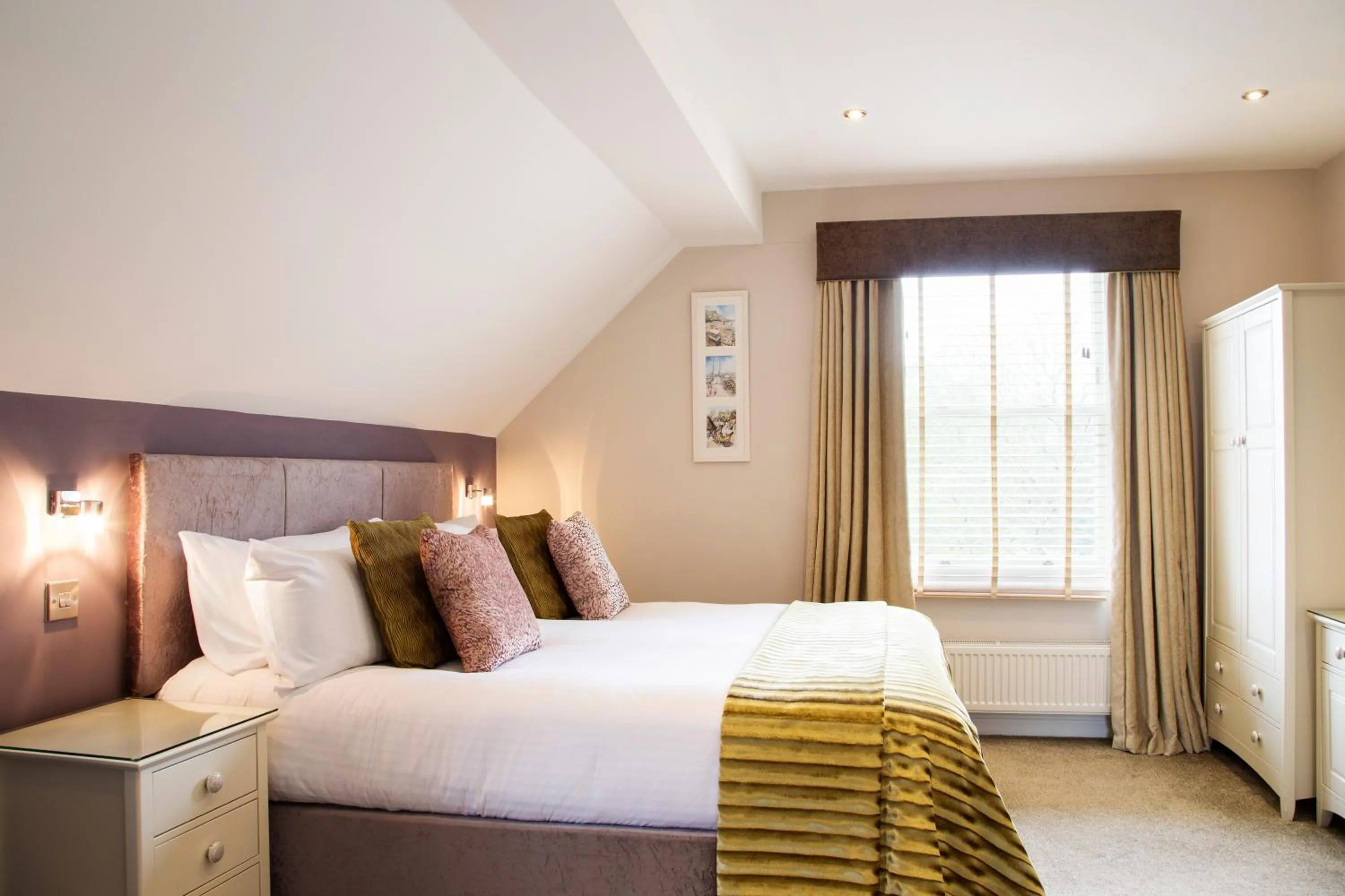 Photo of the whole room, Bed in Haytor Hotel