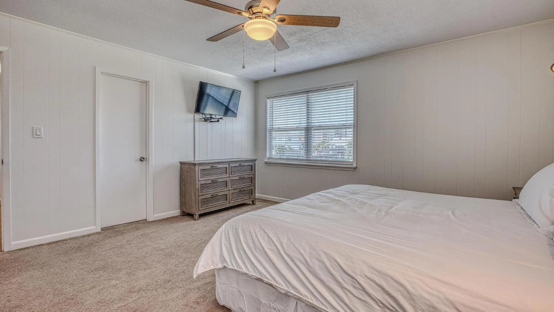 Bed in The Back Porch - Is a relaxing 4 bedroom 3 bathroom House on Holiday Isle