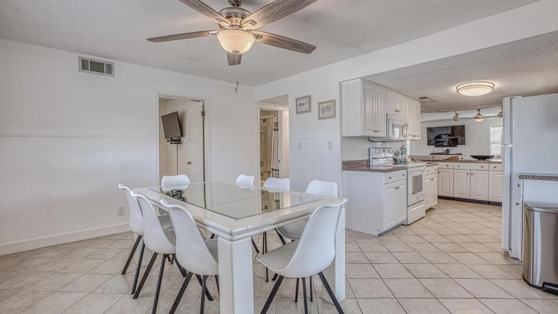 The Back Porch - Is a relaxing 4 bedroom 3 bathroom House on Holiday Isle