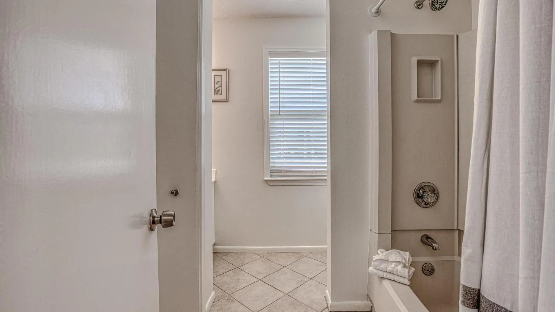 The Back Porch - Is a relaxing 4 bedroom 3 bathroom House on Holiday Isle