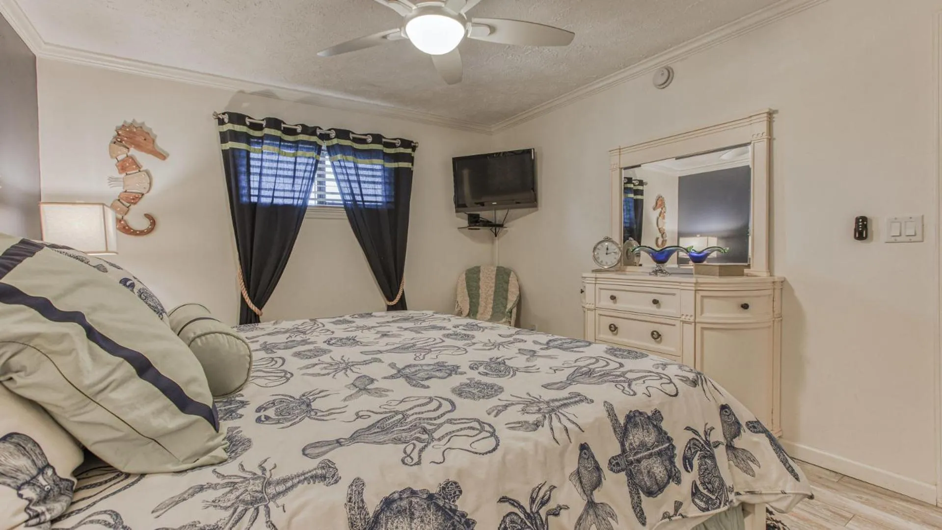 Crystal Villas 6A - Just a few steps and your toes will be in the sand with Beach Service Included