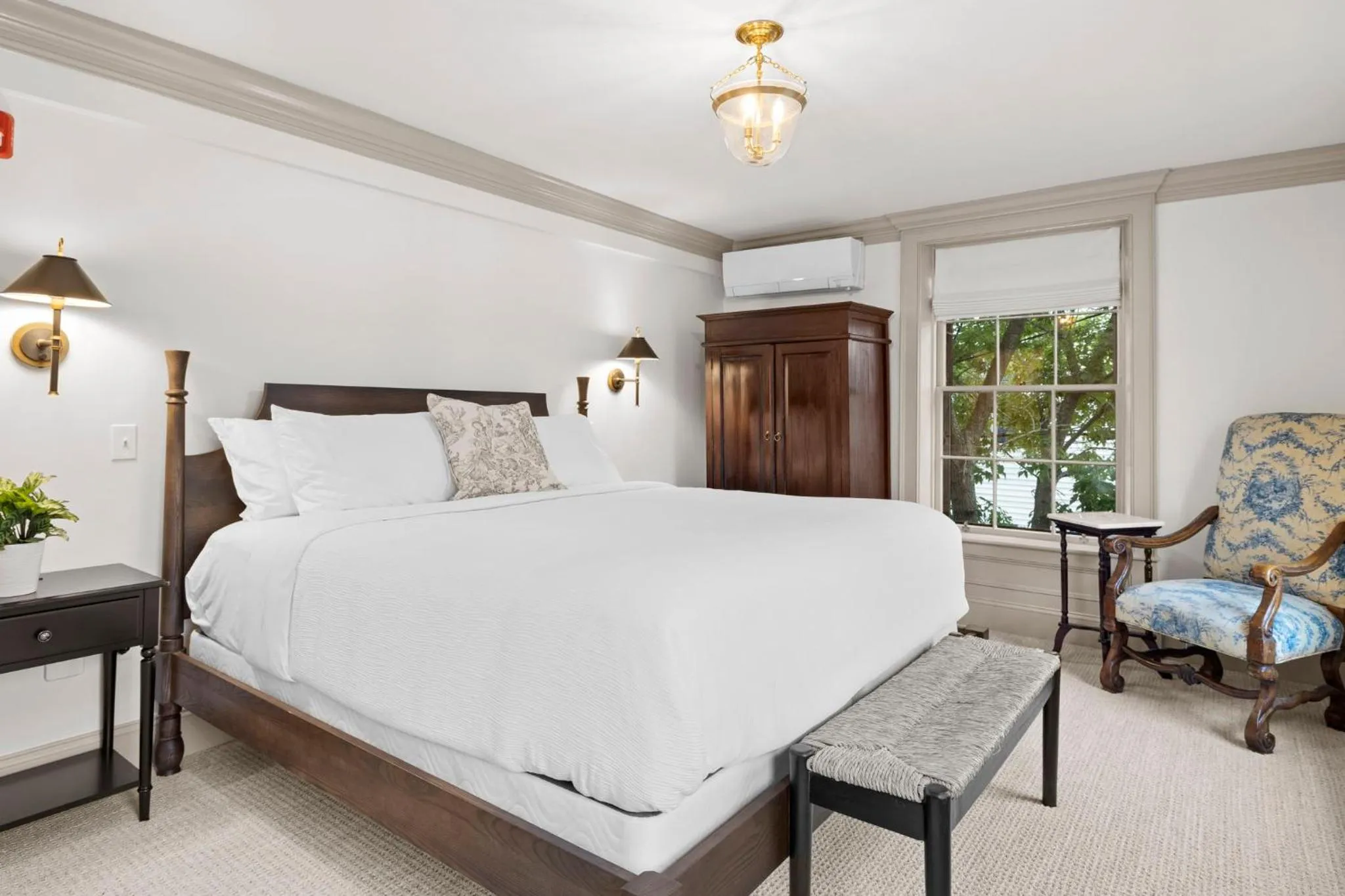 Bed in The Davenport Inn