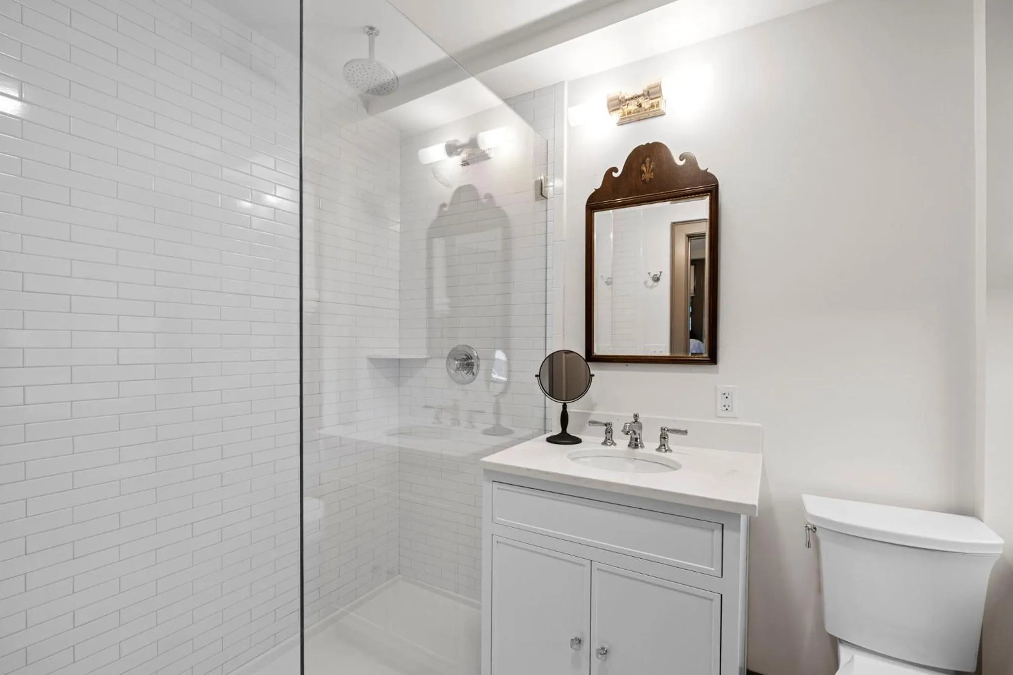 Shower in The Davenport Inn