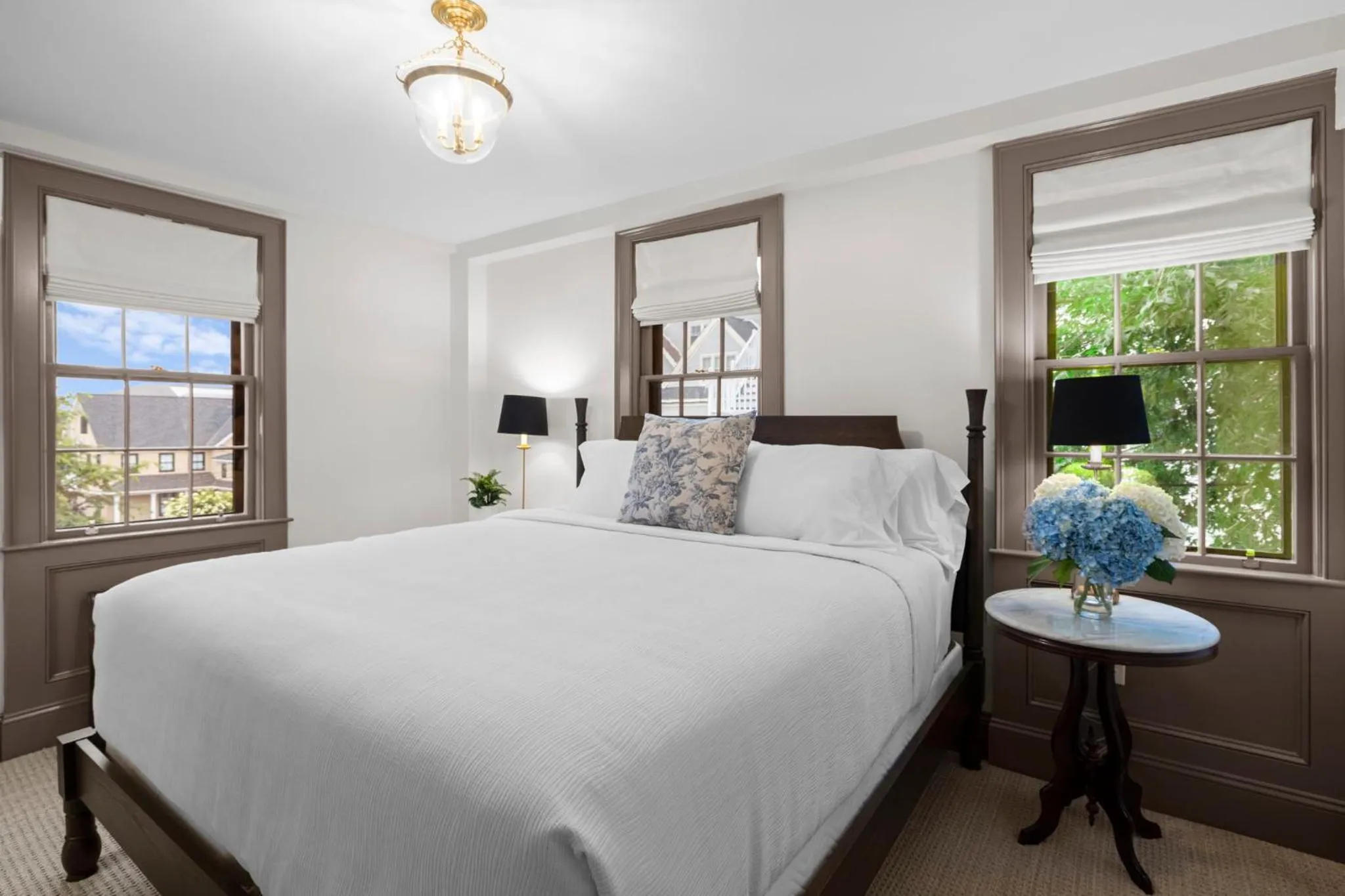 Photo of the whole room, Bed in The Davenport Inn