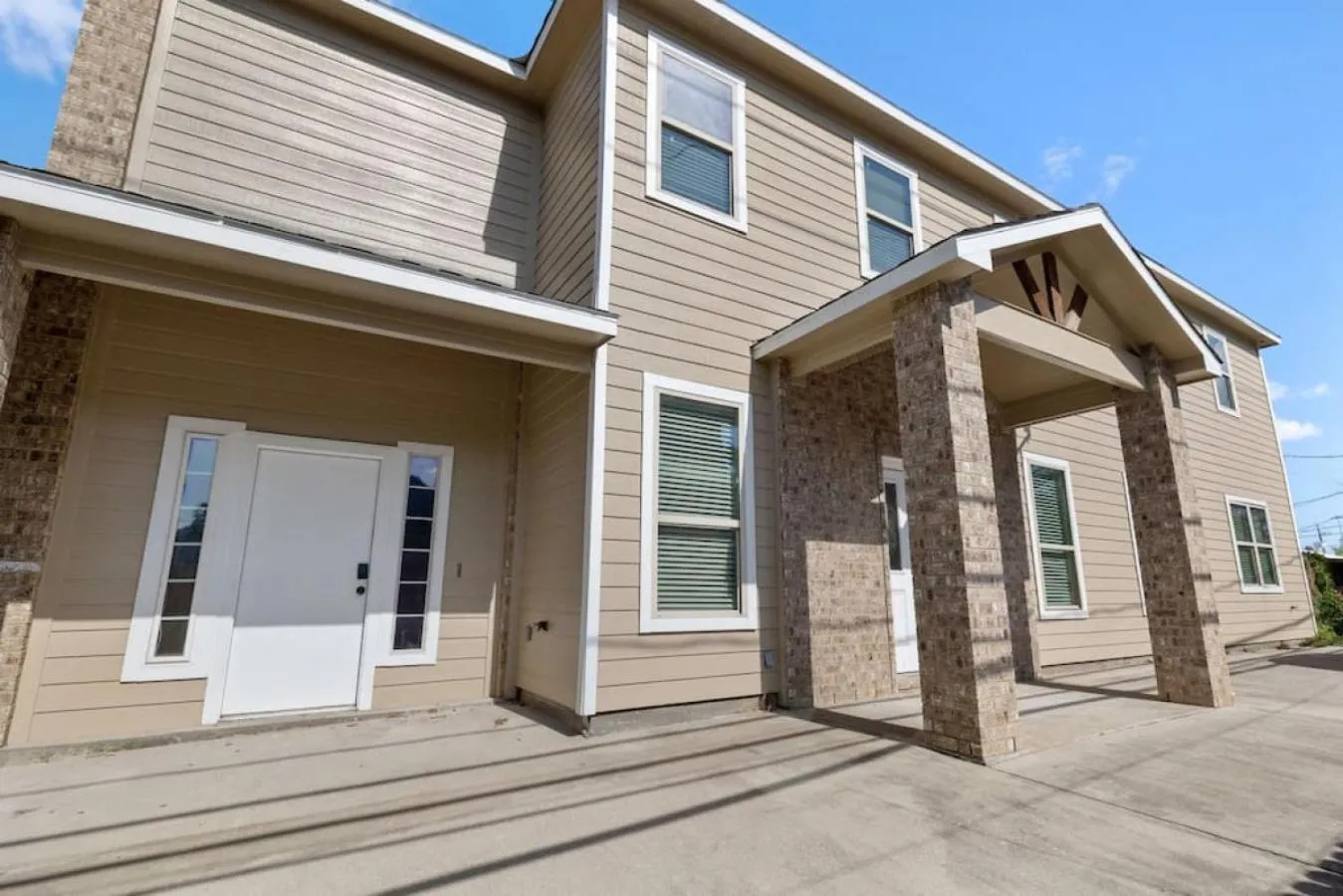 Property building in Modern 3 Bedroom with 85 Inch TV