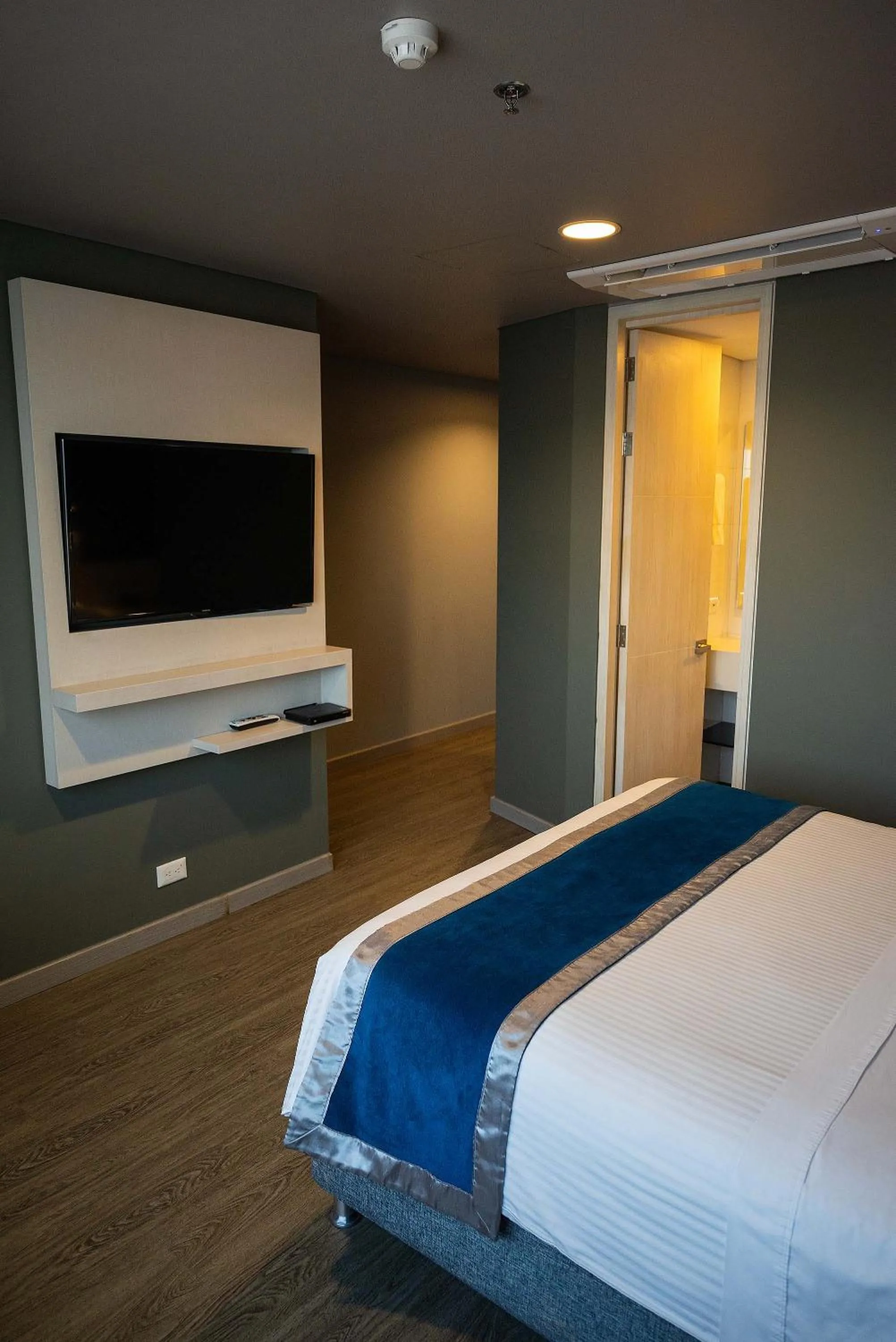 Bedroom, Bed in Hotel Black Tower Premium