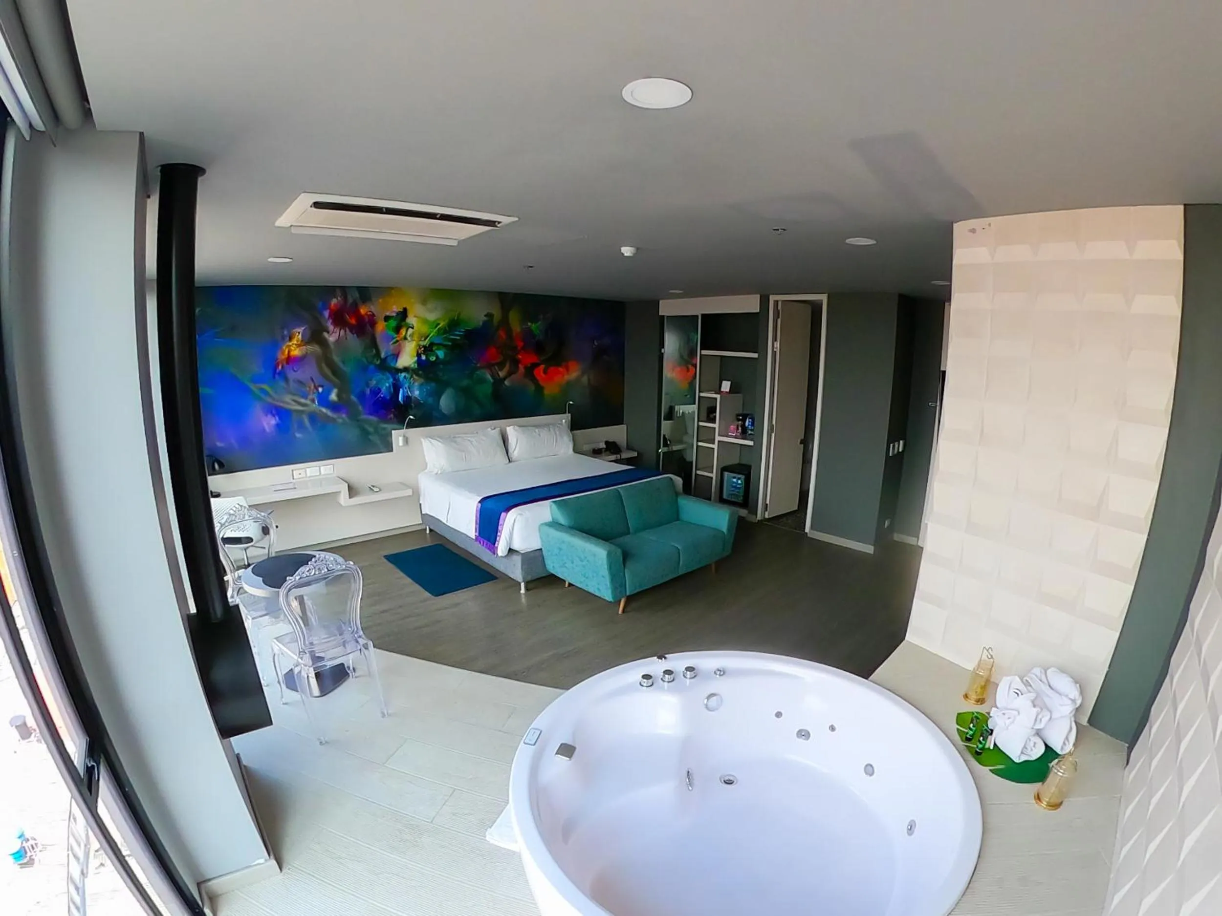 Hot Tub, Bed in Hotel Black Tower Premium