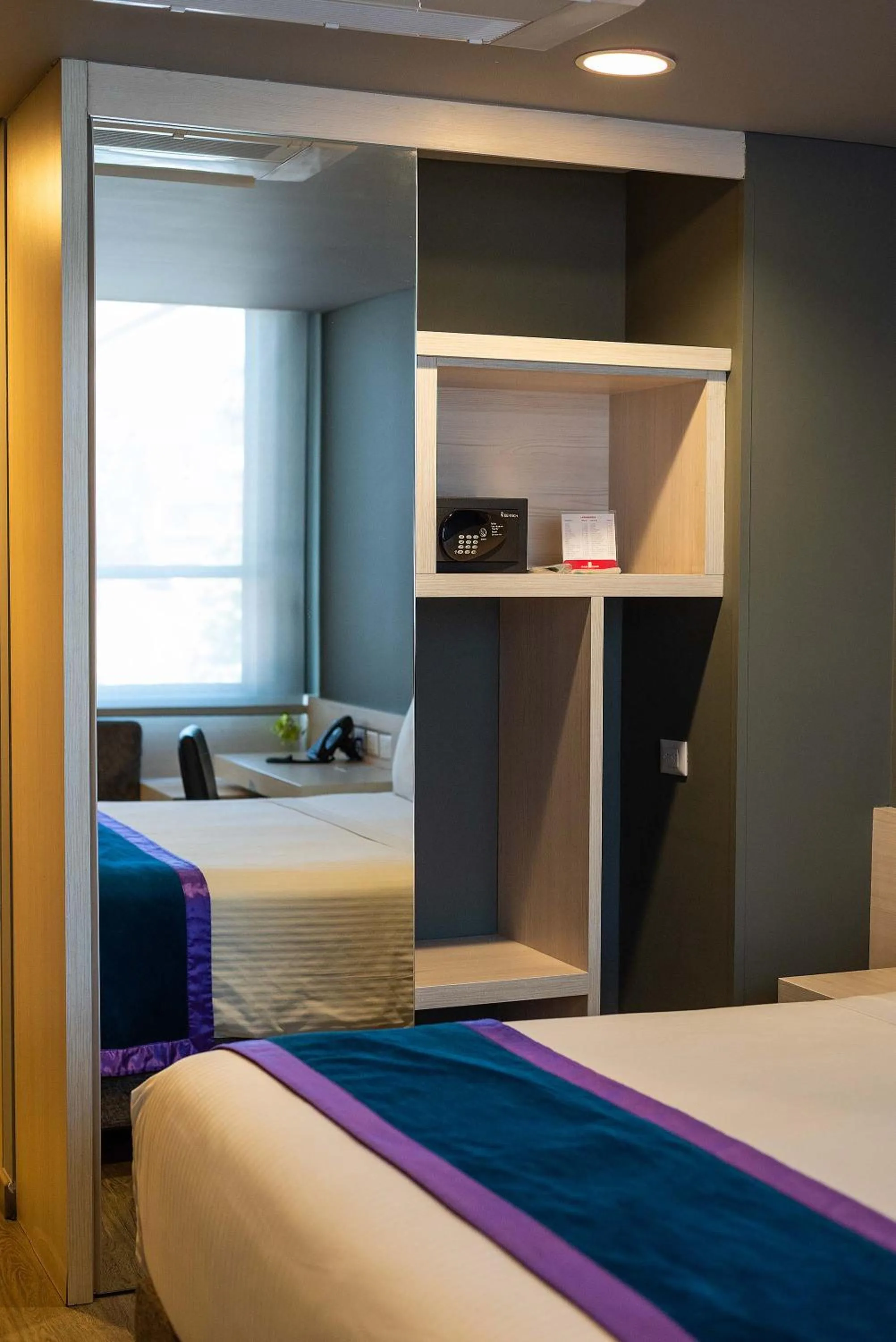 safe, Bed in Hotel Black Tower Premium