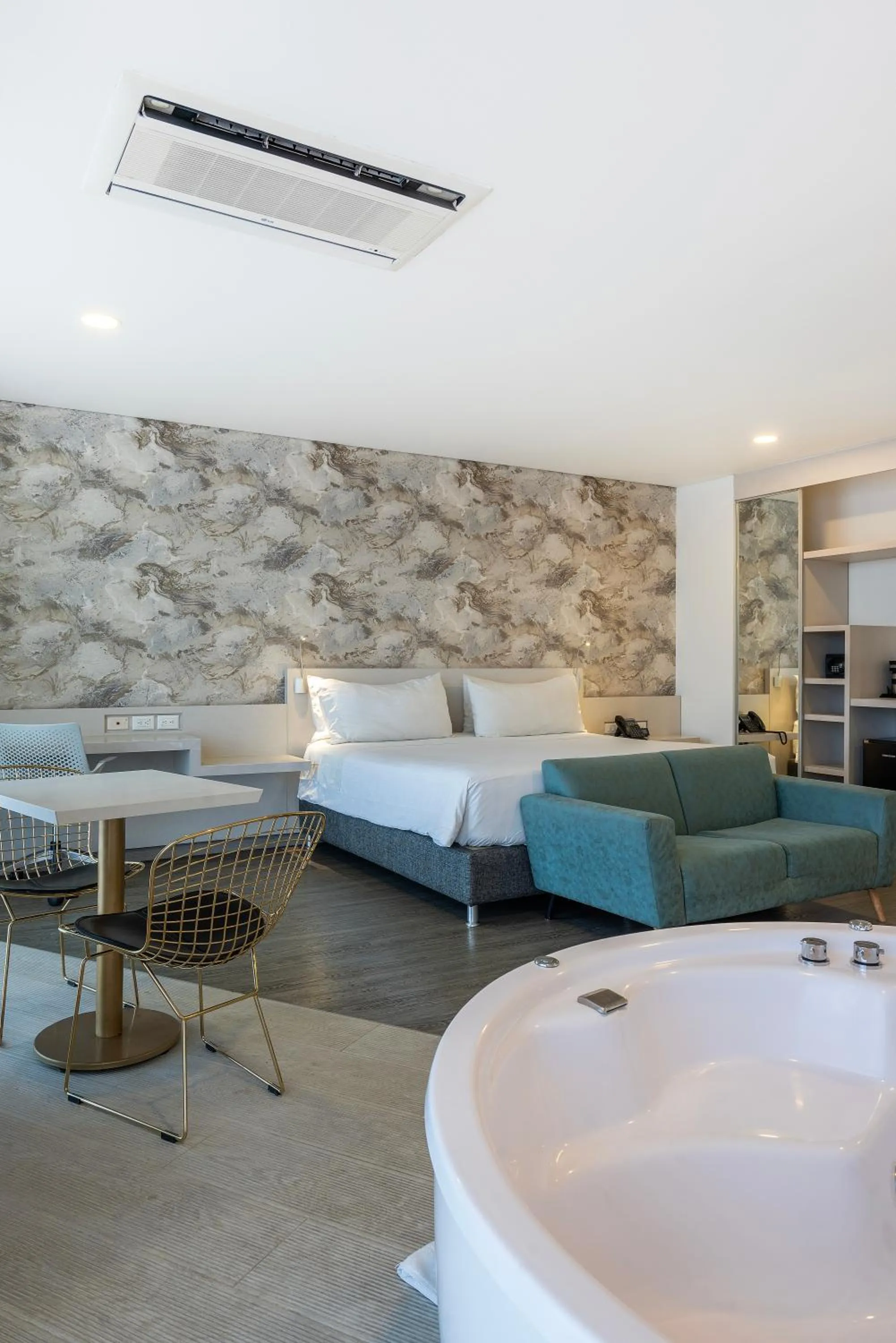 Photo of the whole room in Hotel Black Tower Premium