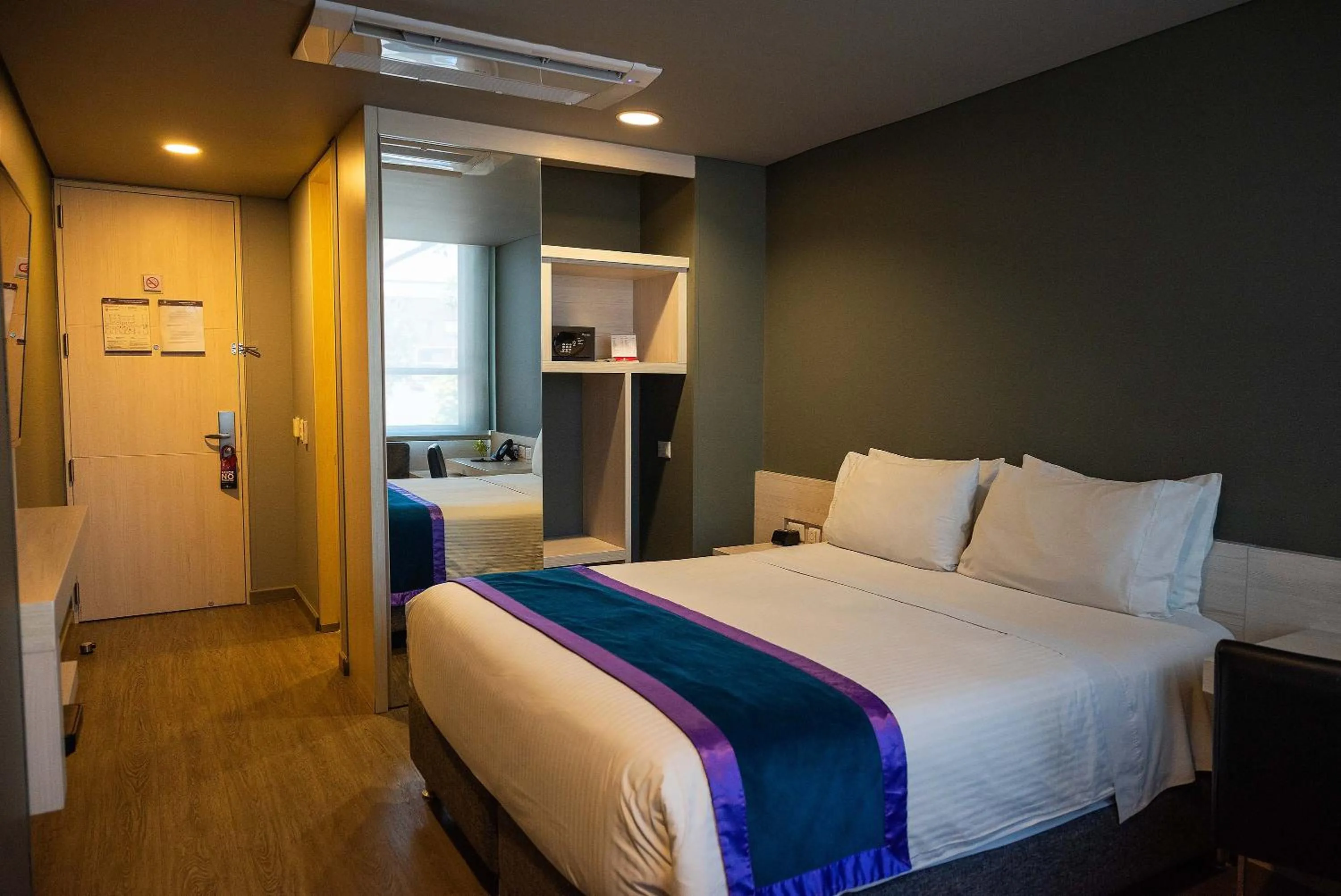 Photo of the whole room, Bed in Hotel Black Tower Premium