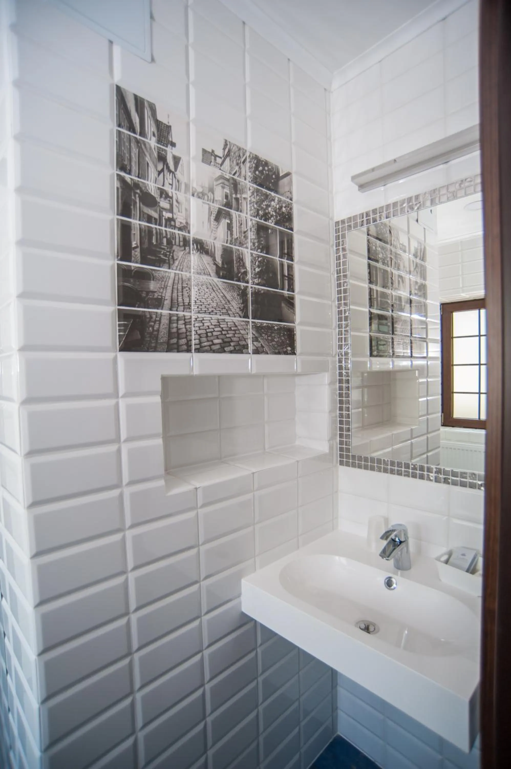 Shower in World Hostel - Old Town